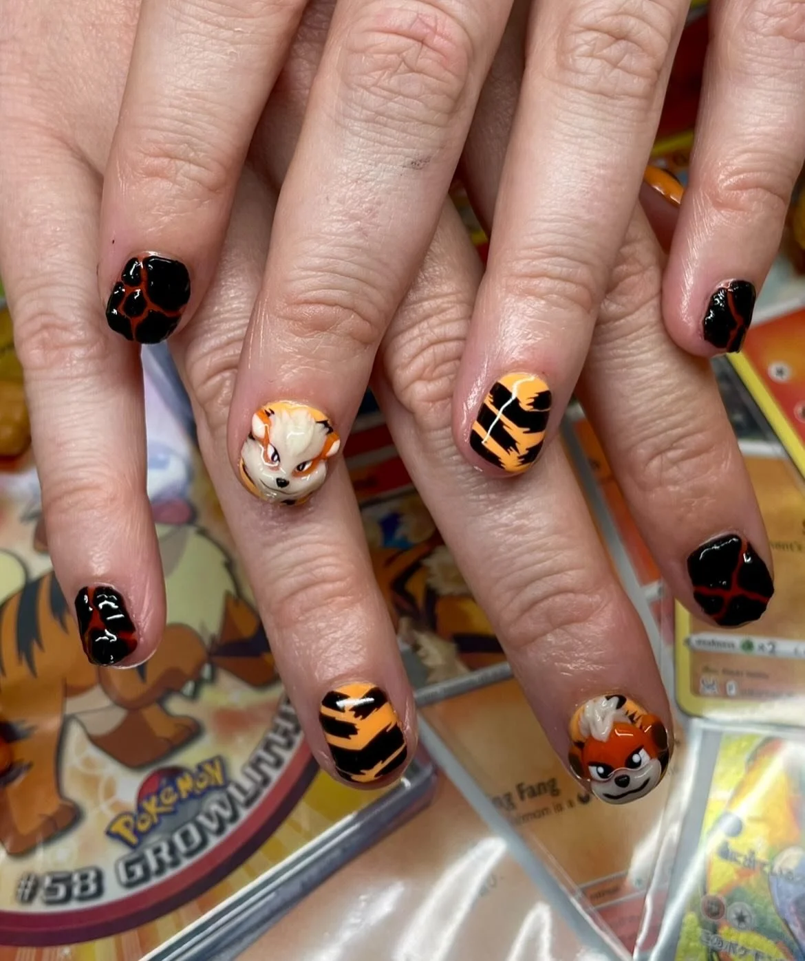 Advanced - Growlithe + Arcanine 🔥

Obsessed with how this set turned out! Had to give @an.nna.j her faves on each hand ❤️&zwj;🔥 (yes all those cards are hers)

Played w magma textures, growlithe print and their different evolution paws 🐾

3D Pok&e