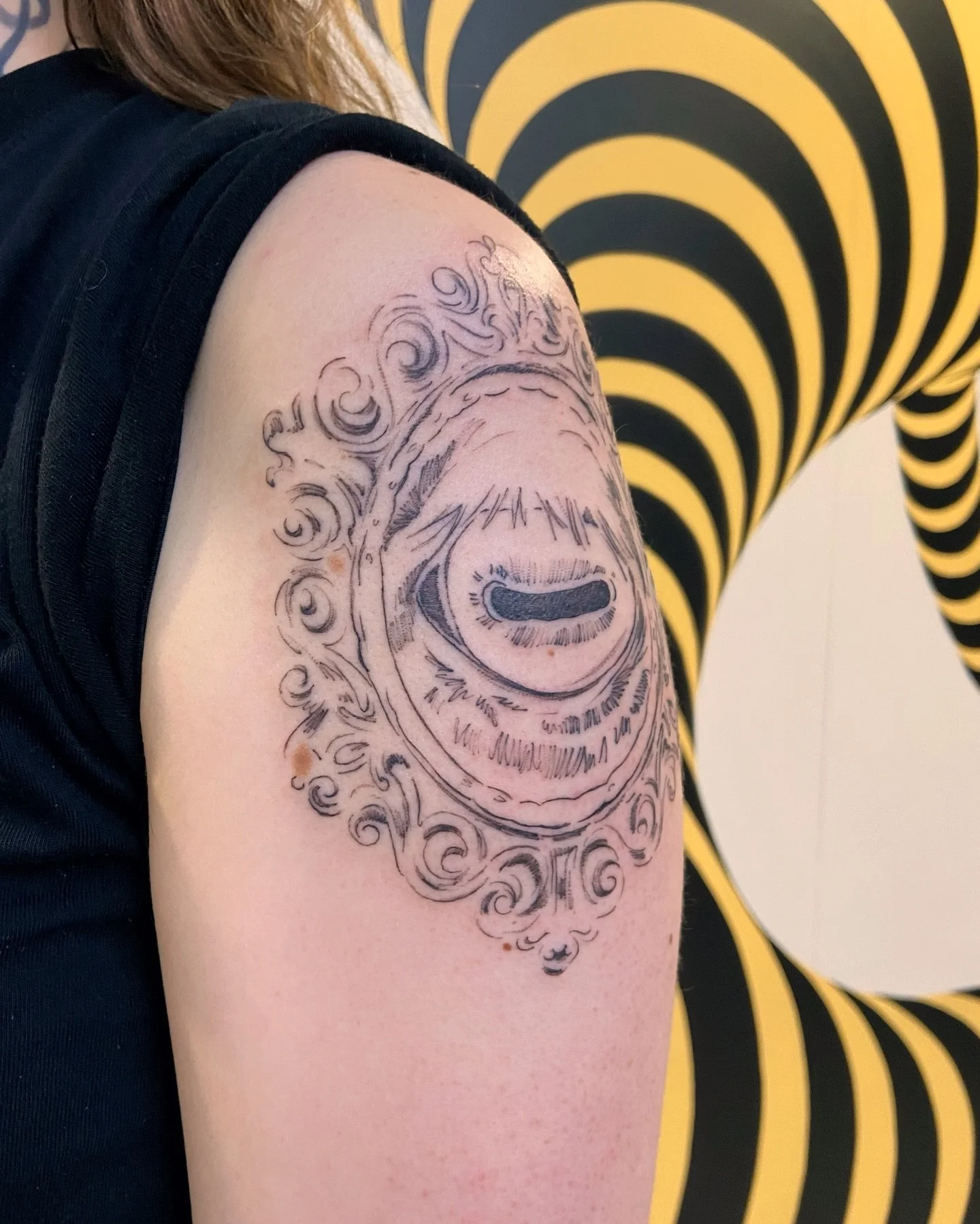 Goat&rsquo;s eyes lovers 🤲🏽👁️🤲🏽 UNITE
.
Thank you for giving this frames goat&rsquo;s eye flash a home at last, Cynthia! And for your goat&rsquo;s eye in exchange 🤲🏽👁️🤲🏽 pls pls check out Cynthia&rsquo;s artworks @square.synthesis for all t