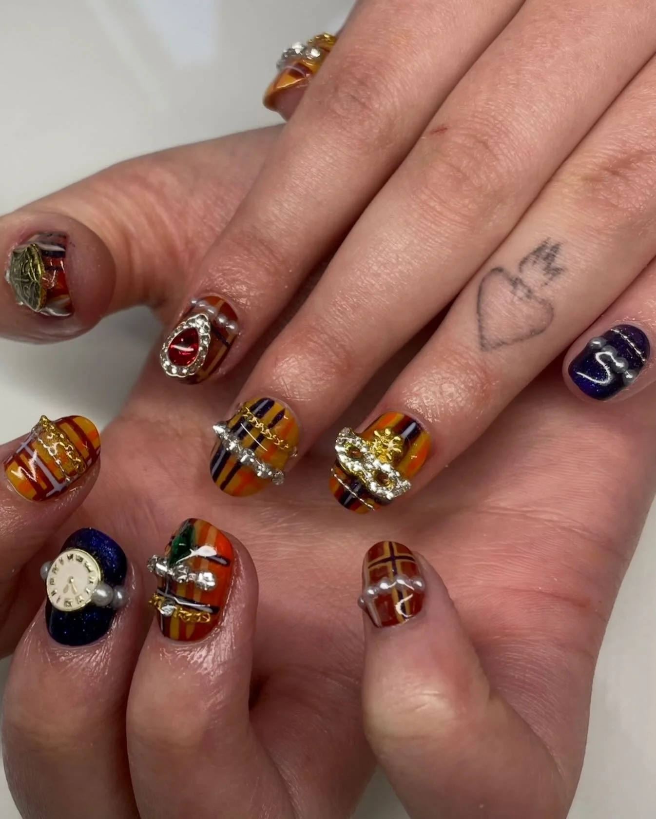 Level 3 - Vivienne Westwood 💍

Autumnal plaid and a take on classic Vivienne Westwood costume jewellery 🍁💎 I didn&rsquo;t know where I was going to use these gawdy charms but this was PERFECT!

I ❤️ @buttercattattoo u should too

#viviennewestwood