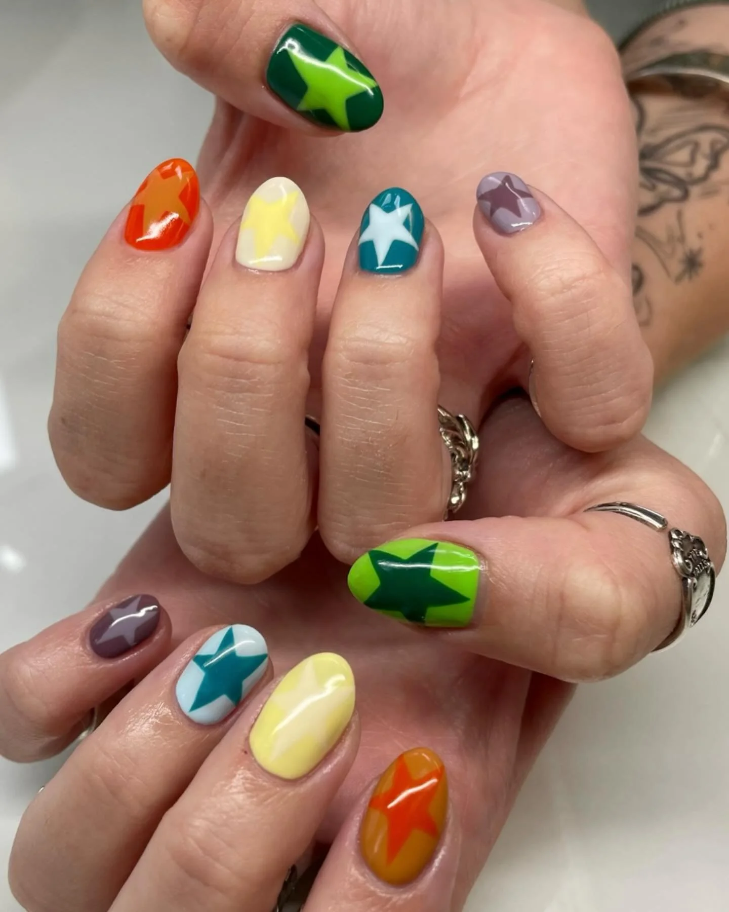 Level 2 - ⭐️⭐️⭐️⭐️⭐️

Yeah I can paint stars BY HAND, and I&rsquo;m actually rly good at it too ⭐️ pretty alternating colour scheme 

@buttercattattoo is where I painted these stars 👀

#buildergel #nailinspo #starnails #gelnails #naildesign