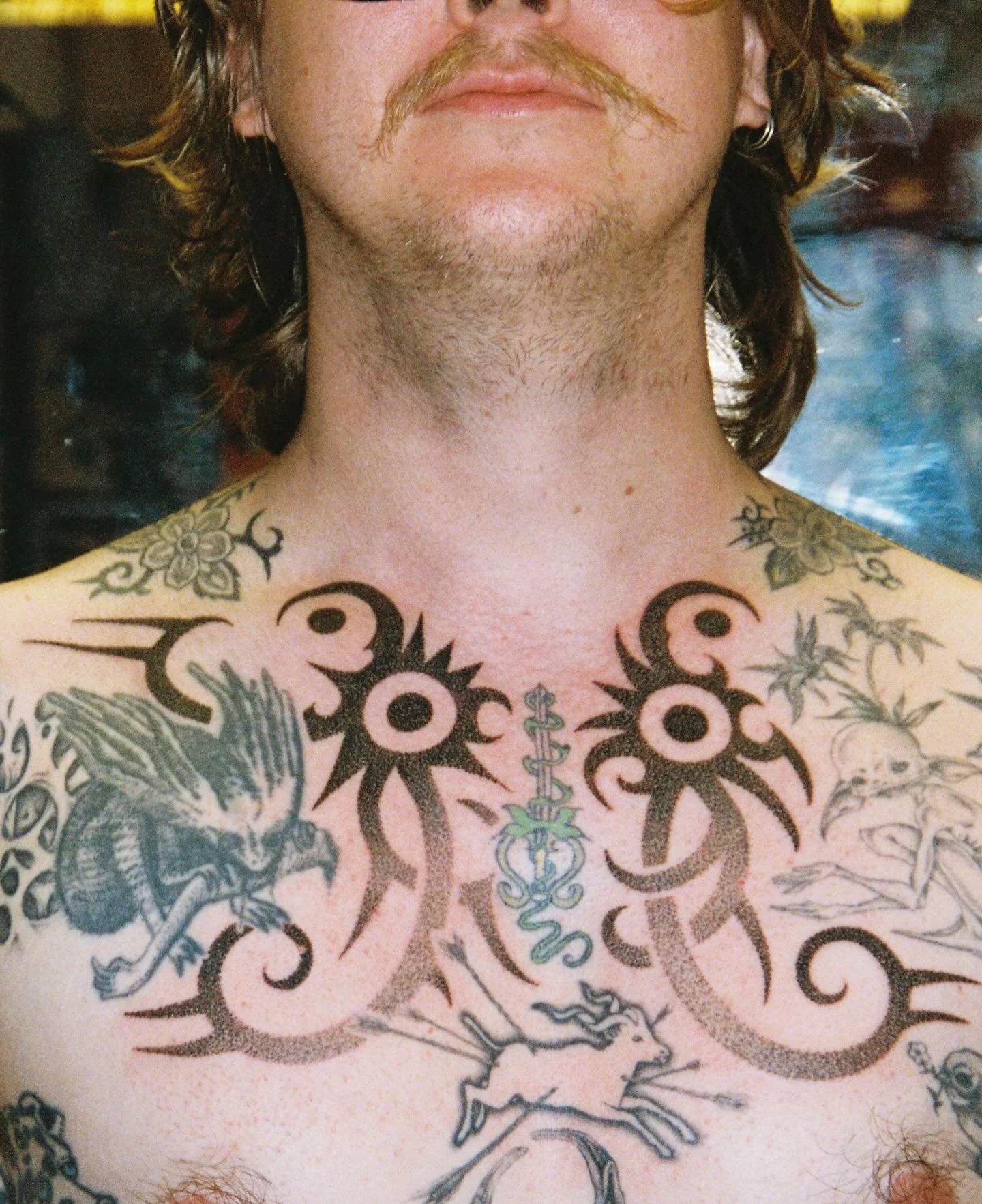 Borneo scorpion inspired gap filler for the wizard @spiral.wizard 🪄 This was much fun!! Thanks for the trade🌟 I love my pretty vampire bat lady 😍🧛&zwj;♀️

Made with @tedstattoowonders 
Made at @buttercattattoo 

Taking Hong Kong bookings for marc