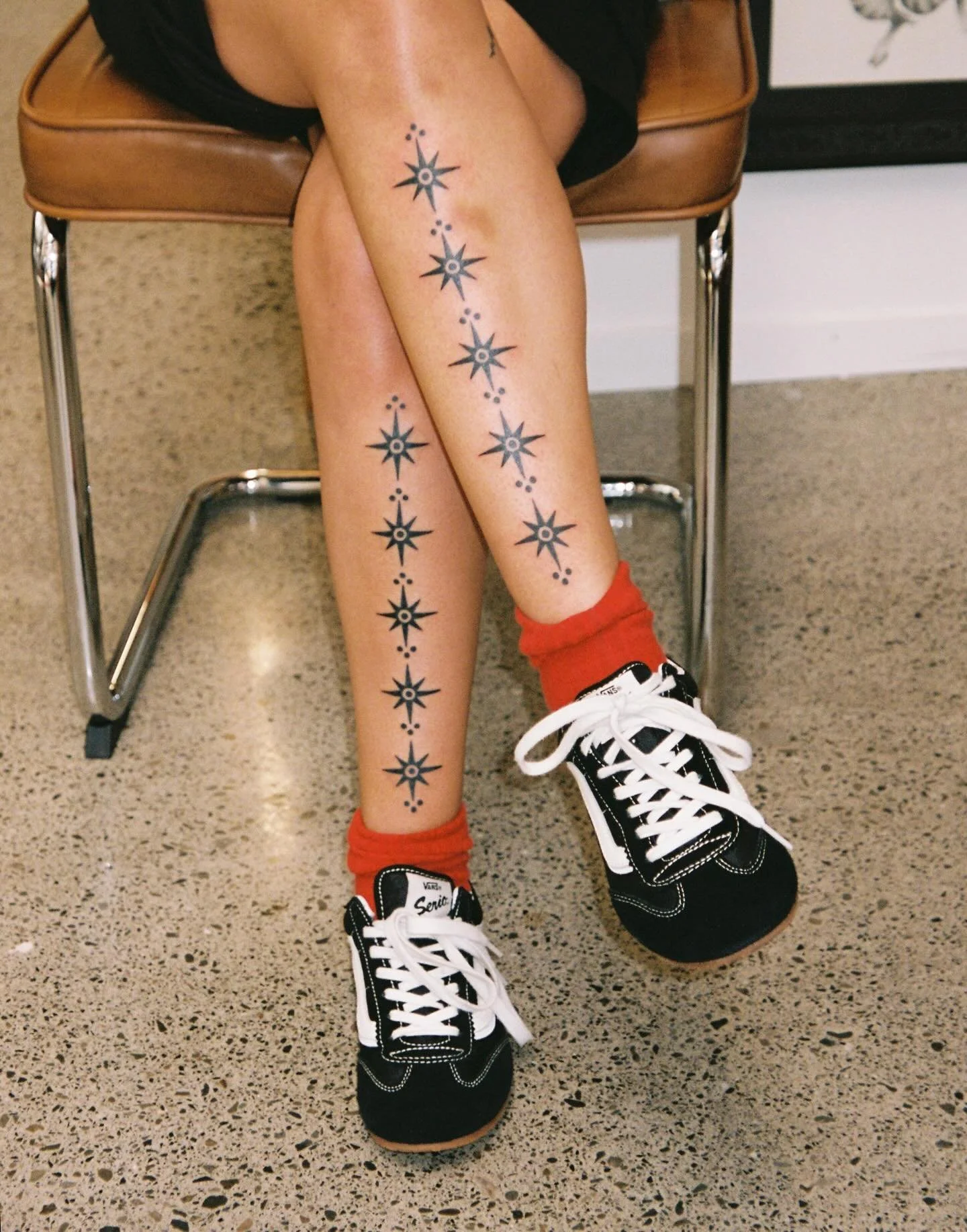Variation of shin stars for @rojas.danielas 🌟🌟 
Thank you so much! I love doing these tattoos 😍

Made at @buttercattattoo 
Made with @tedstattoowonders 

Taking Hong Kong bookings for march ☺️ DM to book 💫
