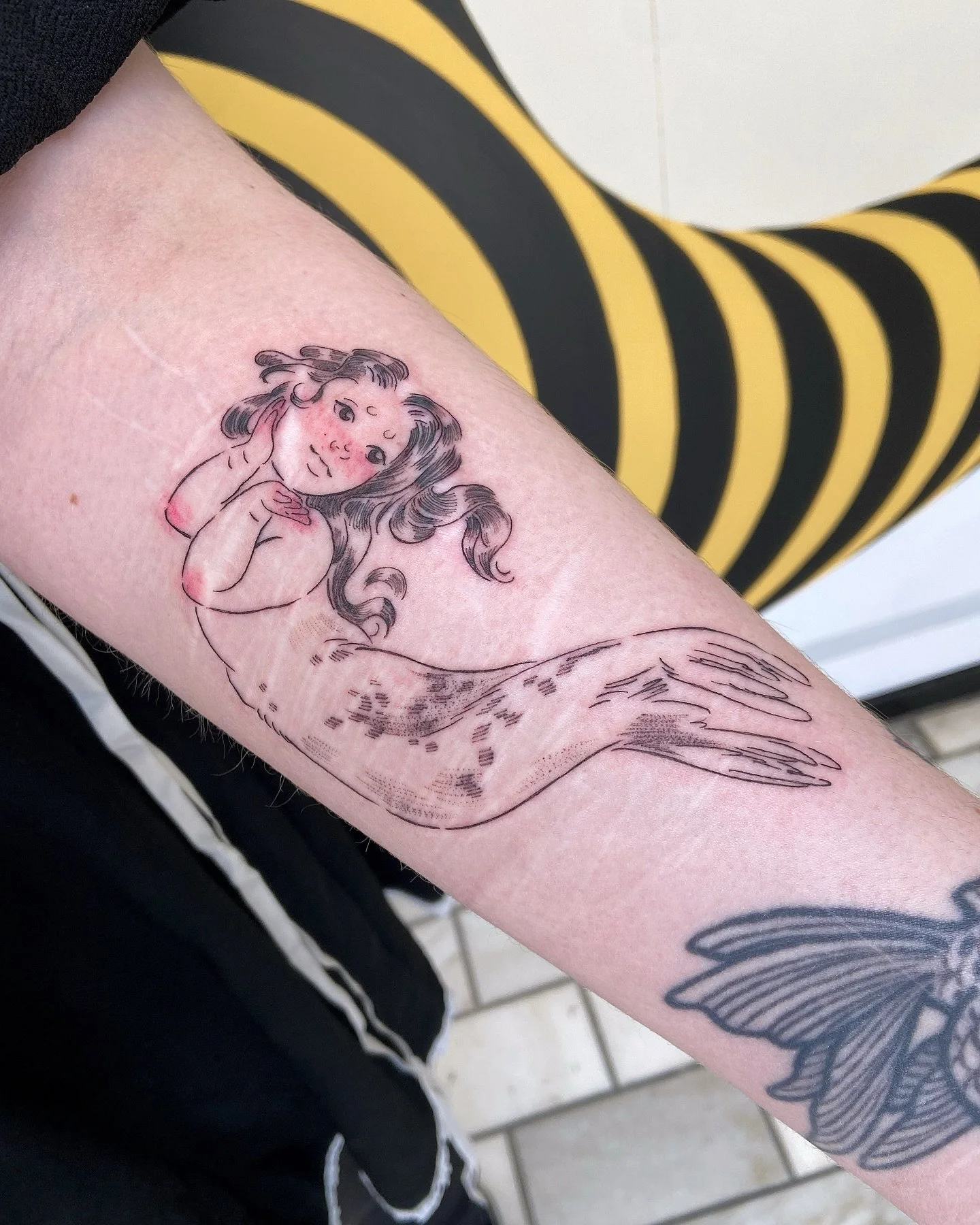 Thank you so much for giving this selkie baby from my flash a home, Aoife! 🤲🏽&hearts;️ (or Jamie? sorry I forgot to ask) love this size you chose for them, and how they flow so nicely with your goldfish