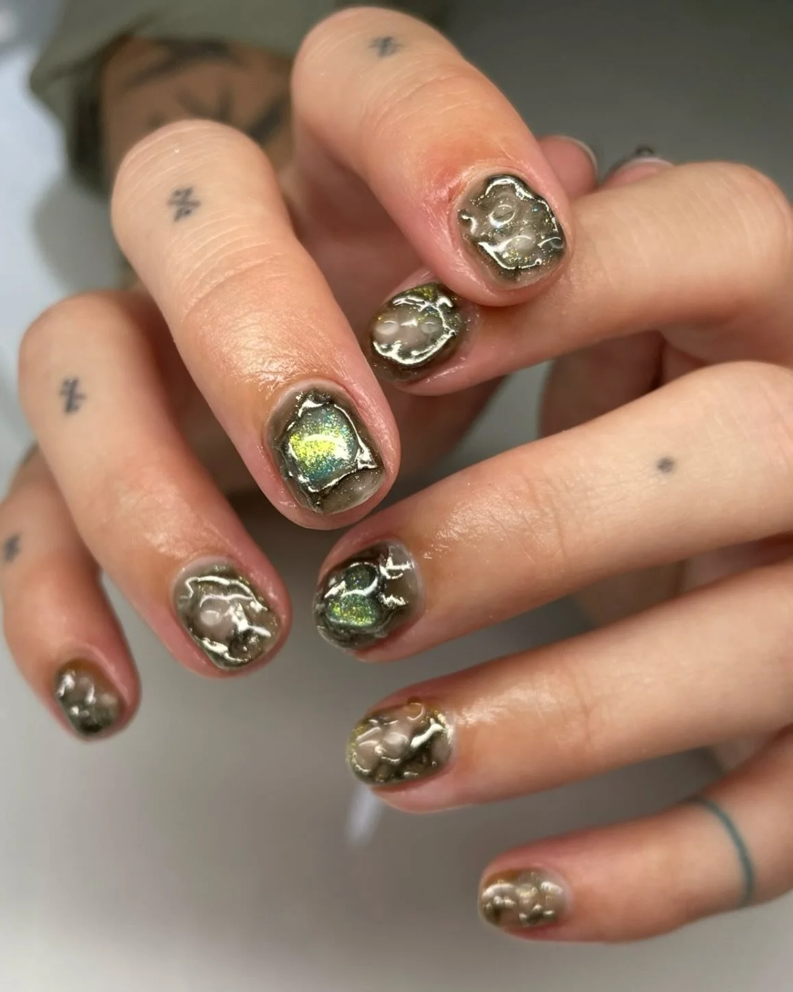 Nails for @tamarillo.tattoo 🌿

I&rsquo;ve done 3 sets for Rosa so far, and usually after 3 sets I can figure out what nail art a client is typically drawn to

Rosa likes&hellip;
✨ Shine, either a chrome or a cateye
🌱 Nature, for our recent set she 