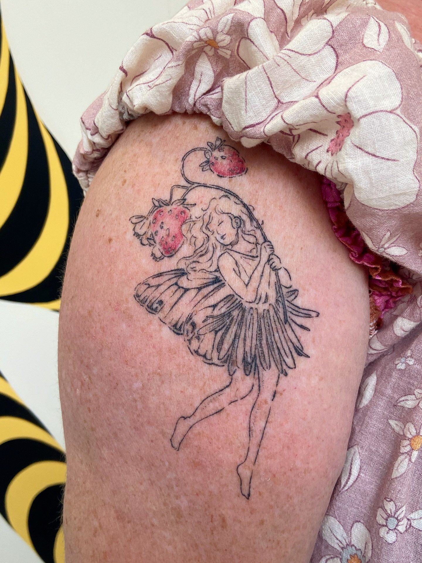 A healed strawberry fairy (one of three 🧚&zwj;♂️🧚&zwj;♂️🧚&zwj;♂️), and some fresh strawberries added to existing butterflies 🤲🏽🍓
.
((butterflies not by me))
.
Thank you for your time and trust once again, Bridget 🤲🏽&hearts;️ always lovely to 