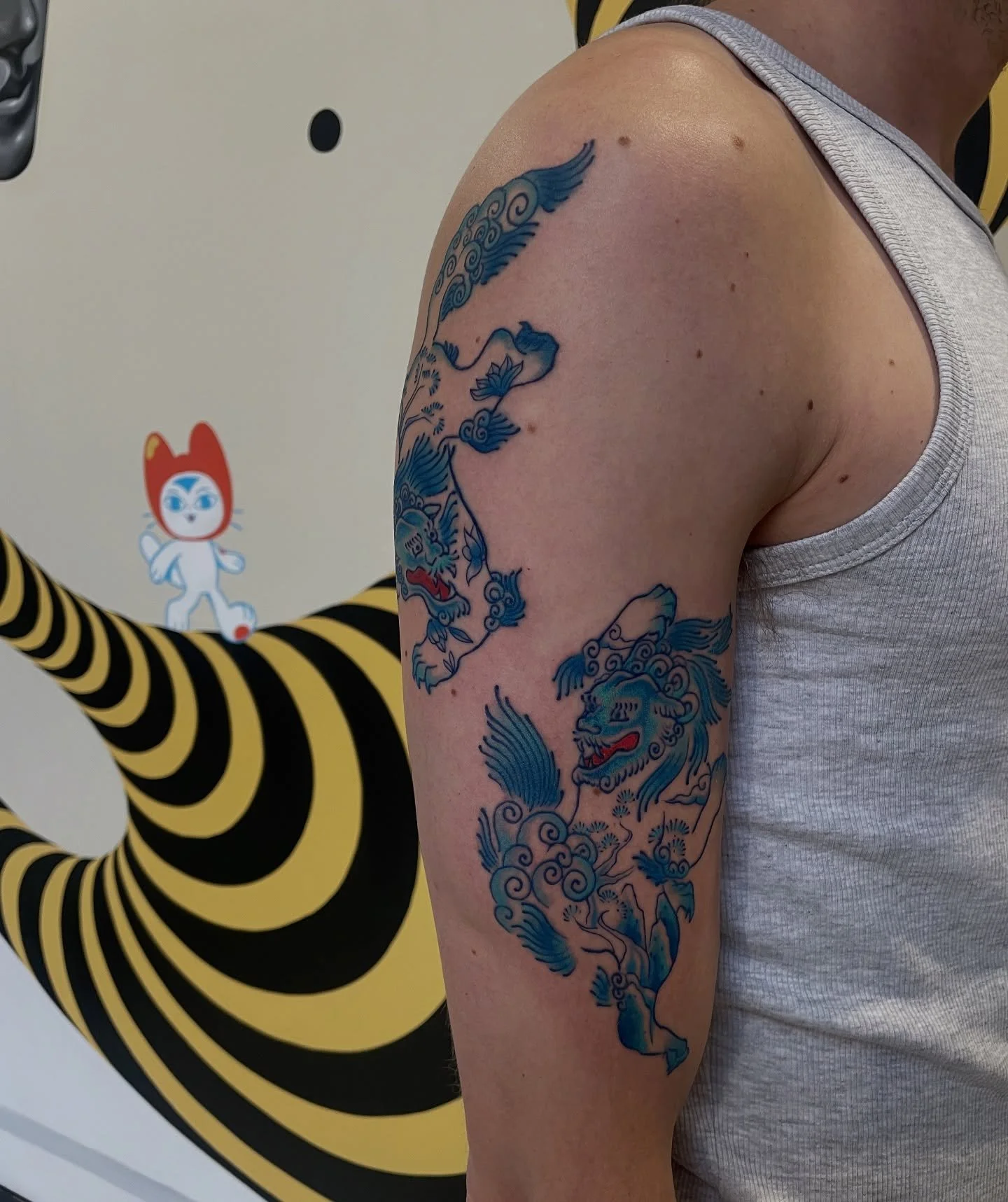 Fu lions from my flash!! Thank you so much for the trust Al, iconic first tattoo choice ✨
.
.
.
.
.
.
.
#tattoo #wellingtontattoo #fulion #porcelain #blueinktattoo #chinesetattoo #colourtattoo