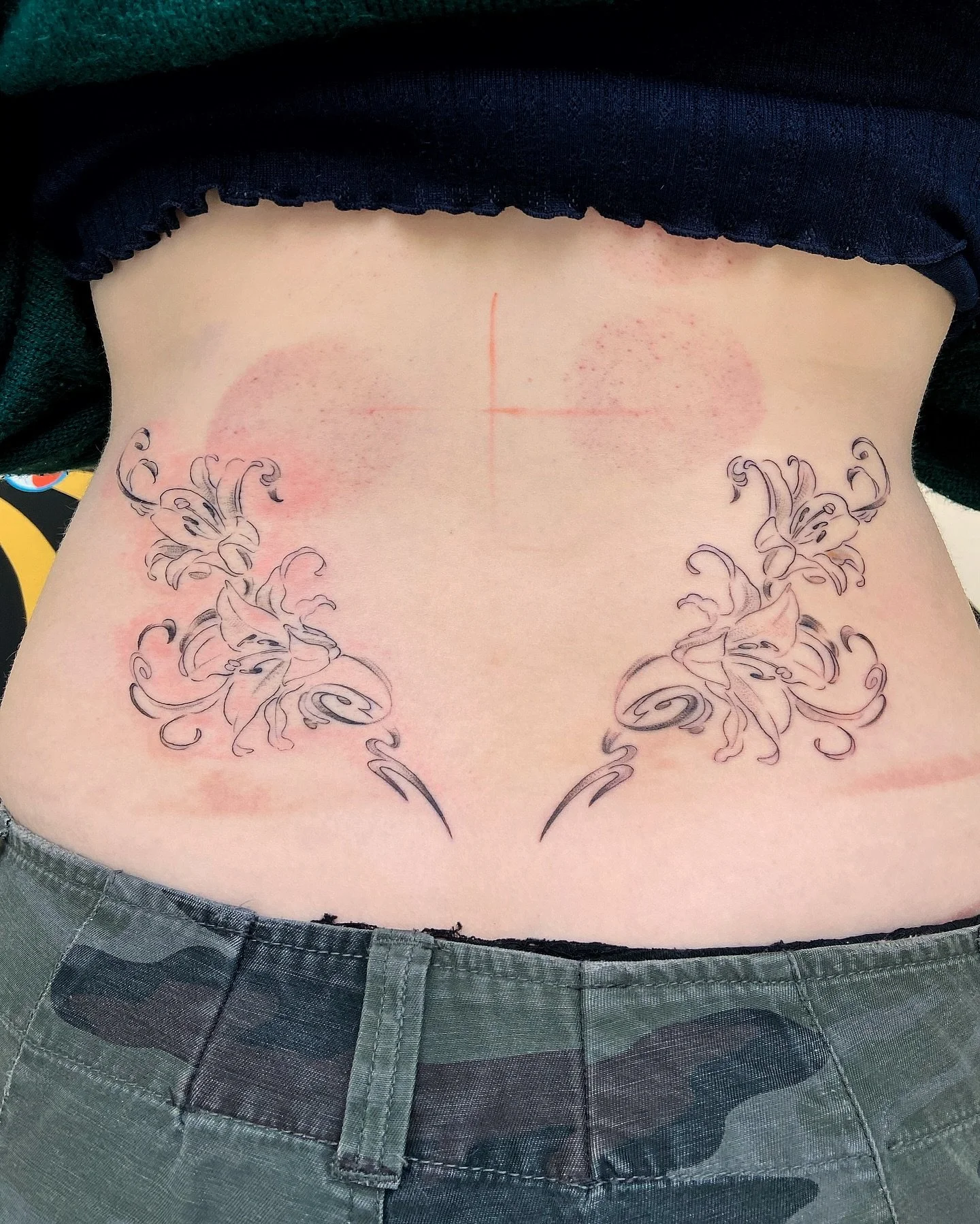 Can you tell which half we did first, and which we did second
.
Thank you for toughing it out, Katie! I&rsquo;m glad to hear your florals have settled in well 🤲🏽&hearts;️ such a fun size n placement!