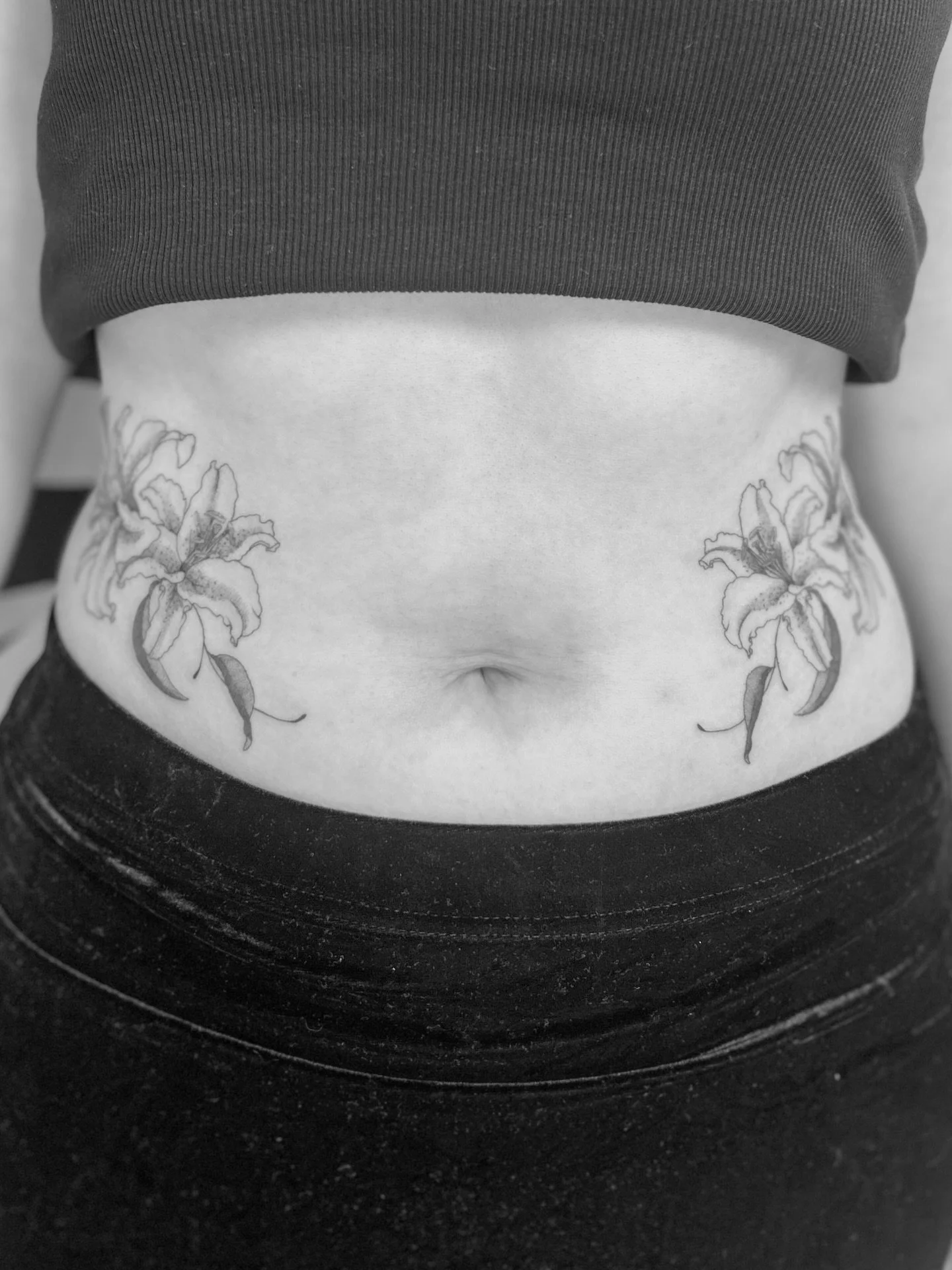 for Ella 🖤 you&rsquo;re incredible and wear these florals with such strength and style! thank you for the honour 

made @buttercattattoo 🖤

#tattoo #nztattoo #floraltattoo #symetricaltattoo #wellingtontattooartist