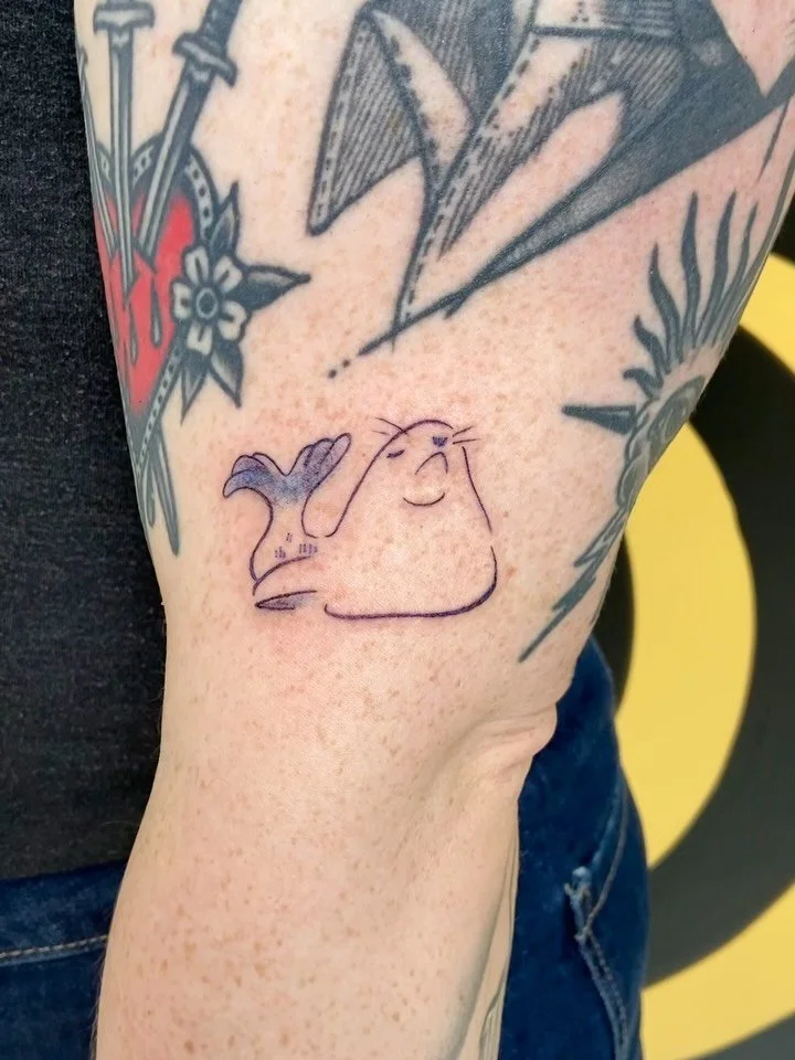Mochi 🤲🏽🤍
.
From my &ldquo;navy seals&rdquo; flash 🤲🏽🦭
.
Thank you very much, Ronan! Twas lovely meeting you and Sashika 🤲🏽&hearts;️&hearts;️ u chose the perfect spot for this friend 
.
((other visible tattoos not by me))