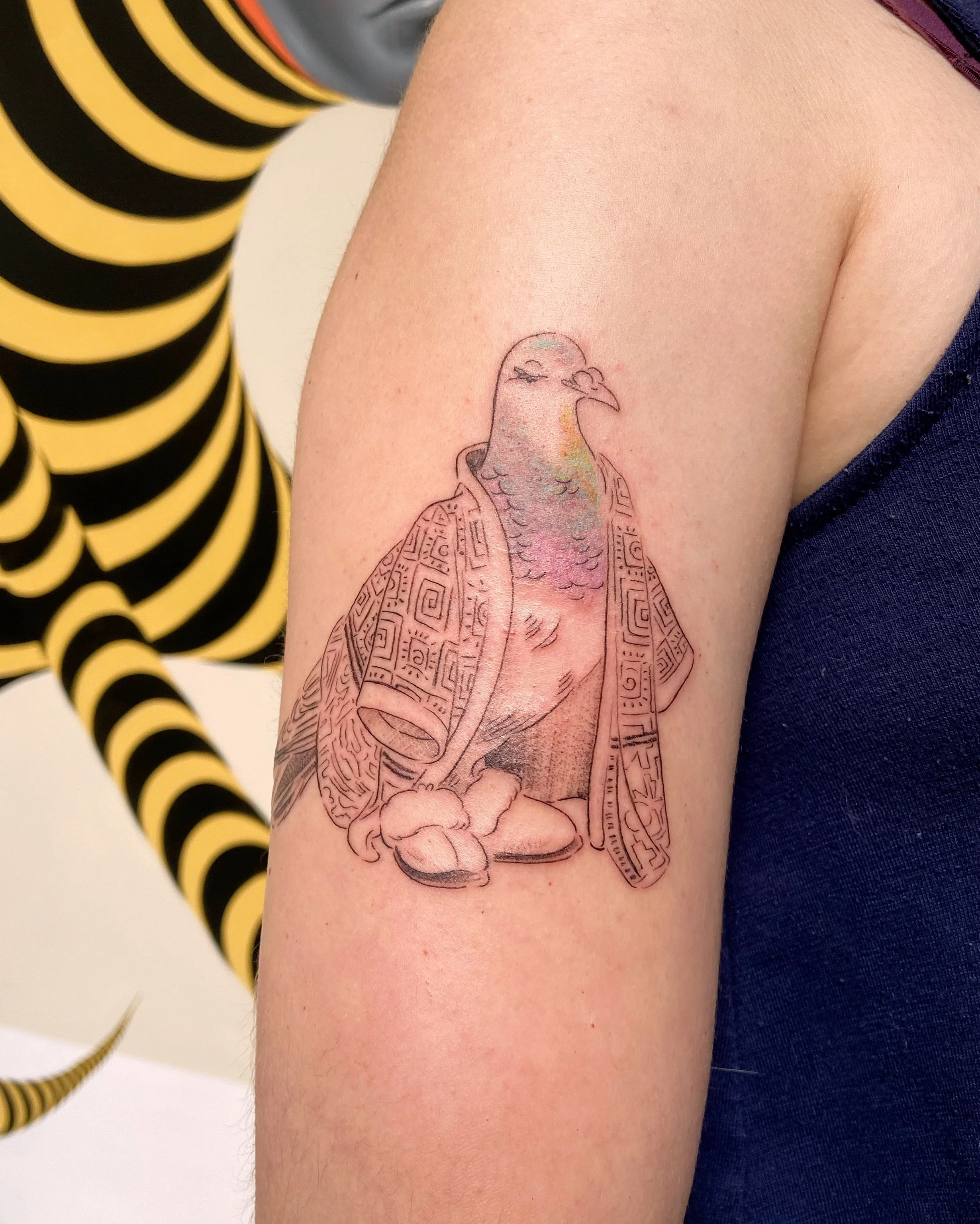 Omg??? Pigeon wearing a robe AND slippers!!???
.
Those were my exact thoughts when I first read your custom request, Nat 😌🙏🏽 thank u so much for your trust on your vision! The patterns of your robe were particularly fun to work with 🤲🏽&hearts;️ 