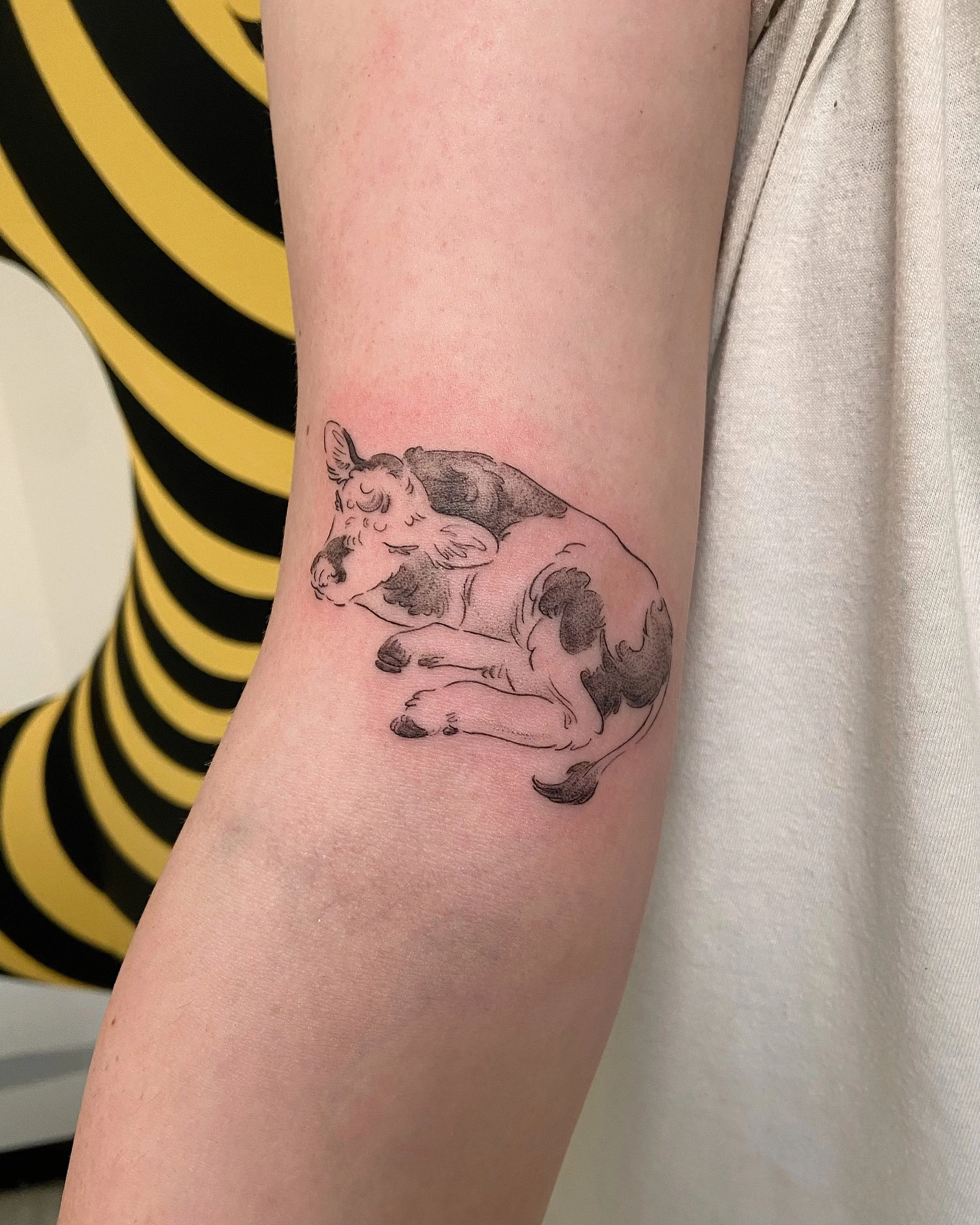 Just! A lil friend! ! 🐄🌝💤💤
.
Thank you very much for your time, Bonnie! I recall and greatly appreciated your very on-theme printed footwear 🤲🏽🖤🤍