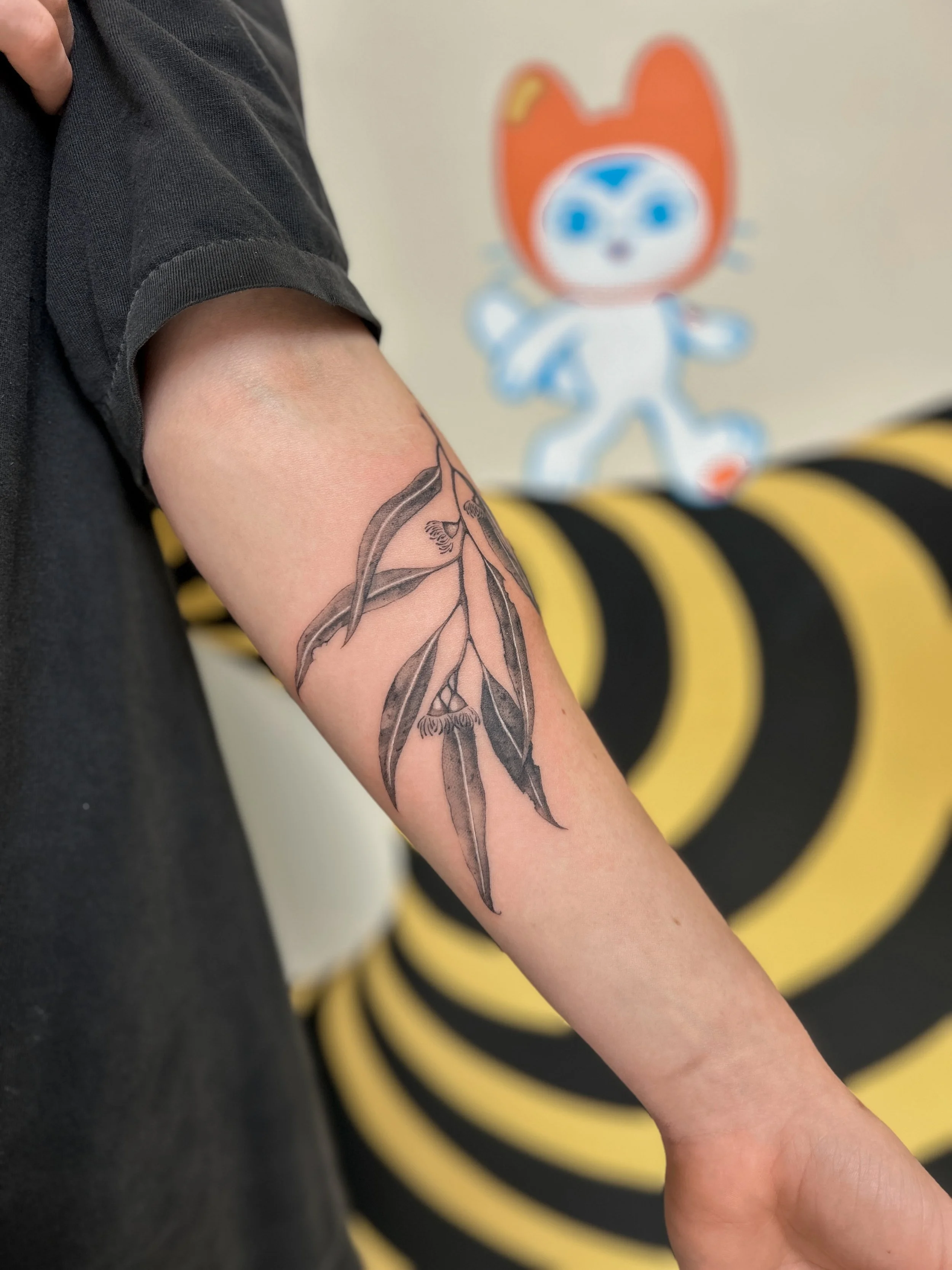 loved creating this botanical piece for Sofia&rsquo;s first tattoo 🖤 loving plants at the moment! 

made @buttercattattoo in pōneke 🖤

#tattoo #wellingtontattooartist #botanicaltattoo #nztattoo #finelinetattoo
