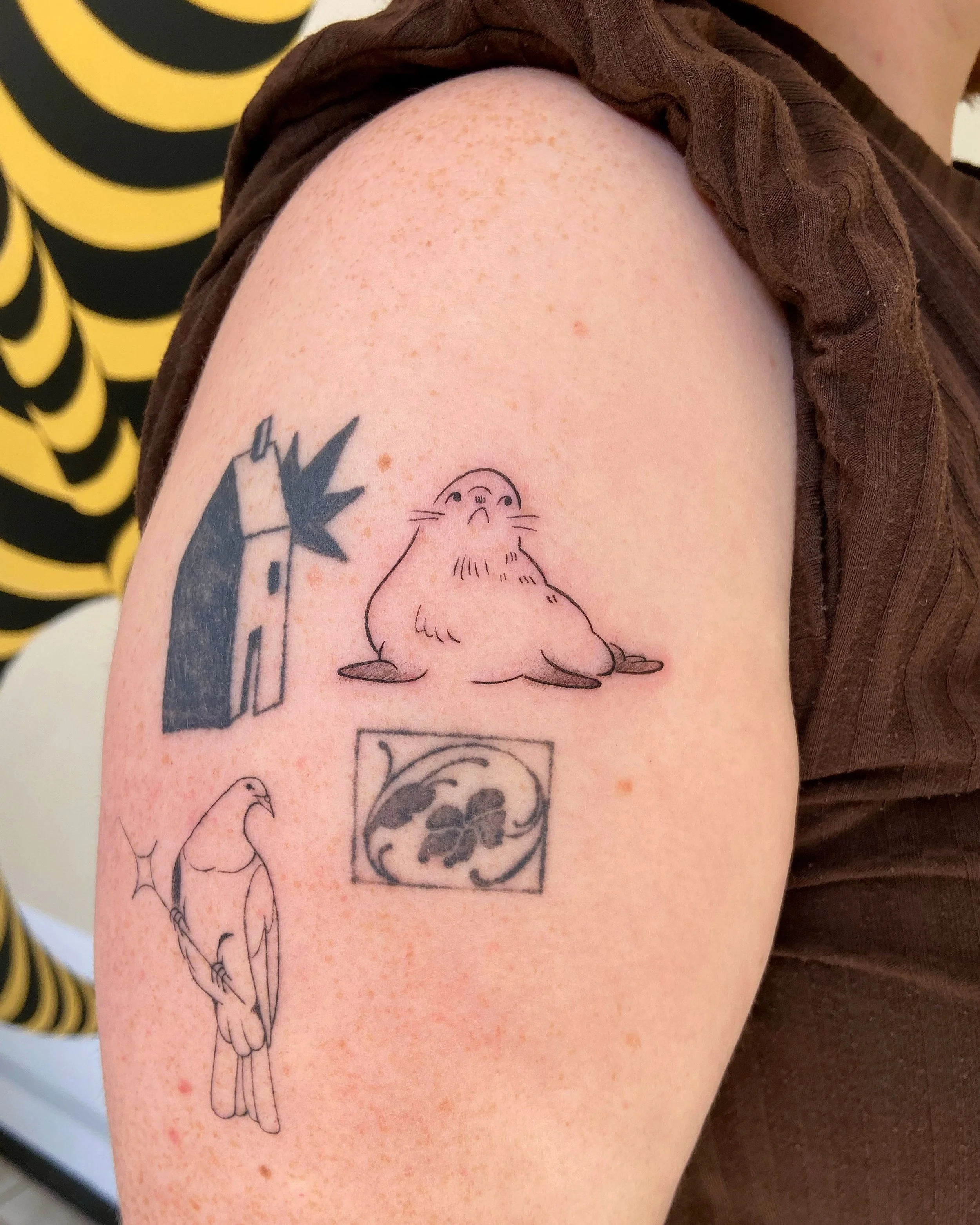 Super cute stamp collection! 🌟🌟🌟
.
Thank you for letting me add to your private collection, Heather! 🤲🏽&hearts;️
.
Kererū by @an.nna.j 
Ornamental stamp by @indi.tattoos 
House by @miiekes_tattoo 
Seal by me