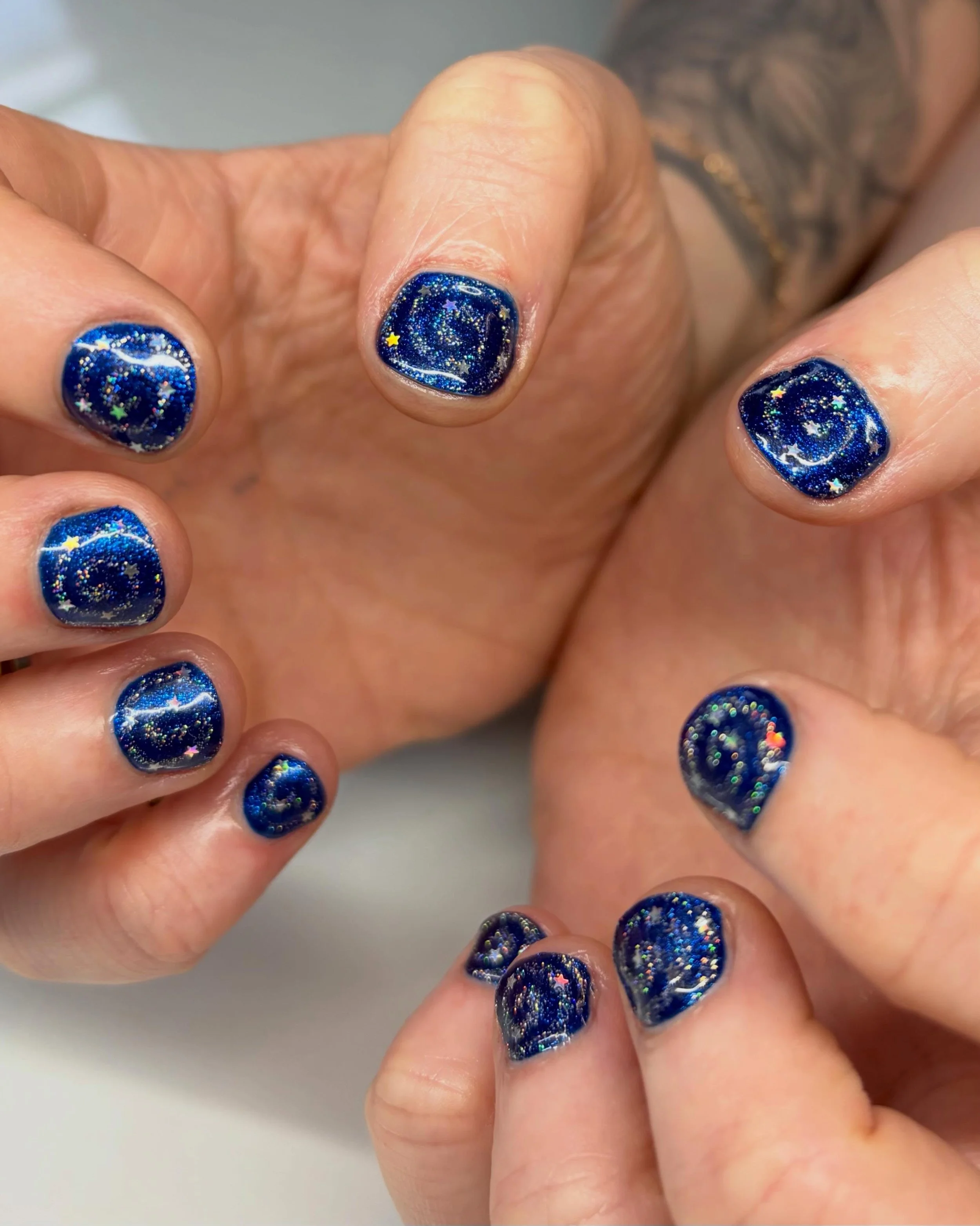 Level 2 - Star swirl 🌀

Simple natural nail set but turned out so pretty, yay stars ⭐️

Find me doing nails at @buttercattattoo 💫

#nailart #cateye #gelnails #nailartist #wellington