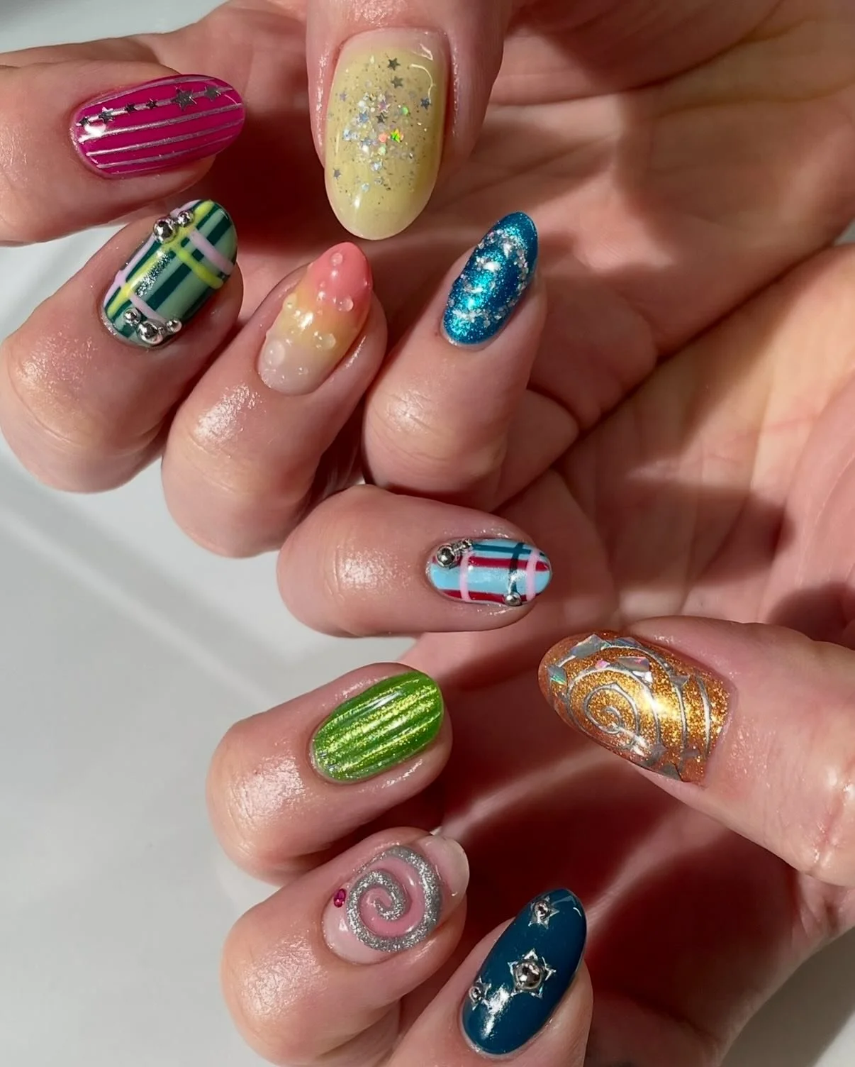 Level 3 - Colourful freestyle 🌈

Went into this one pretty much blind w a few inspo nails so a major freestyle was required 🙂&zwj;↕️ my fave is the hot pink + silver index, literally couldn&rsquo;t figure out what to do on it until the very end

#g