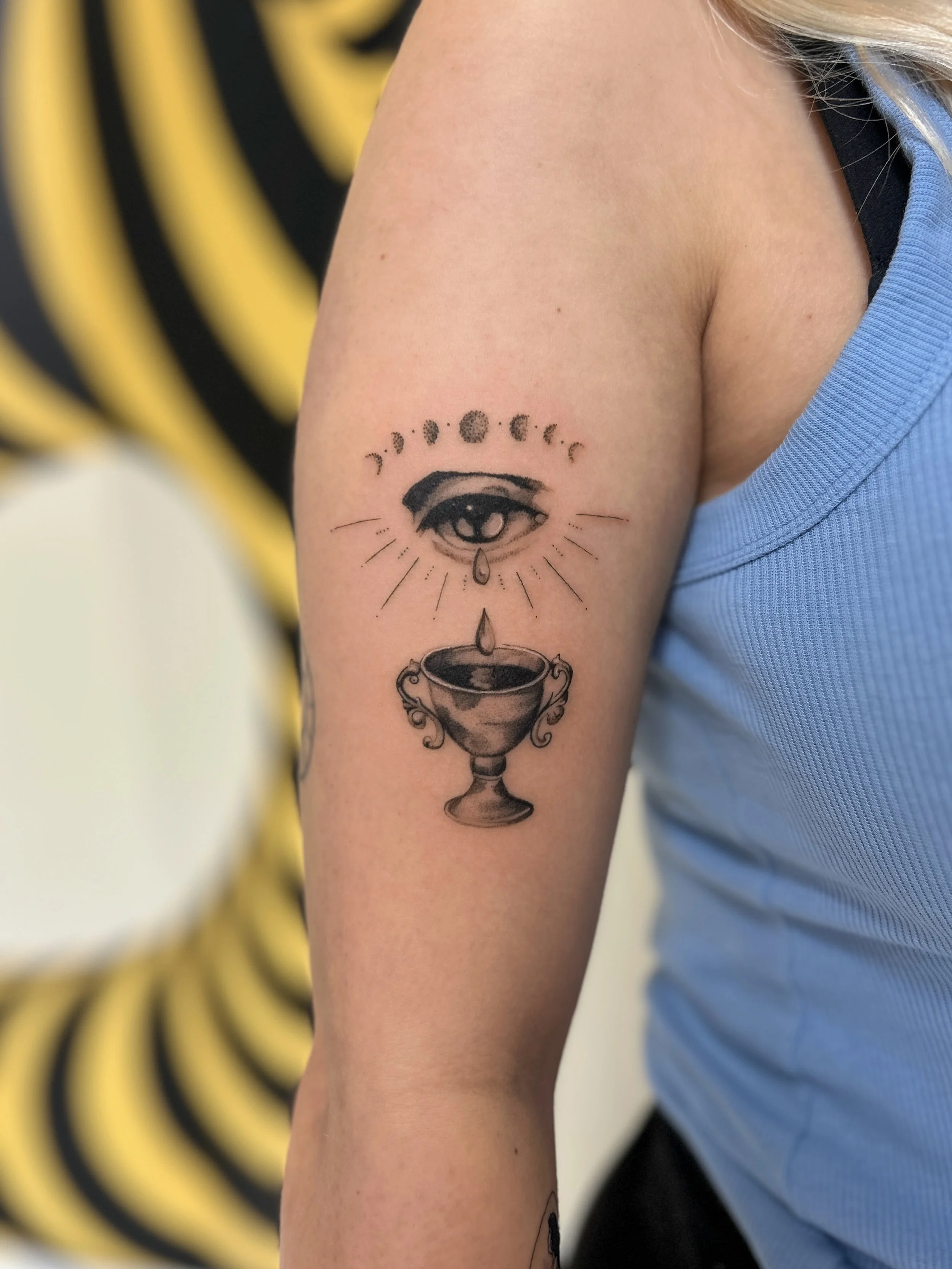 flash pieces for Sophie 🖤 thank you for giving these two  tattoos the perfect home! 

made with aroha @buttercattattoo 🖤

#tattoo #nztattooartist #wellingtontattoo #finelinetattoo #surrealtattoo