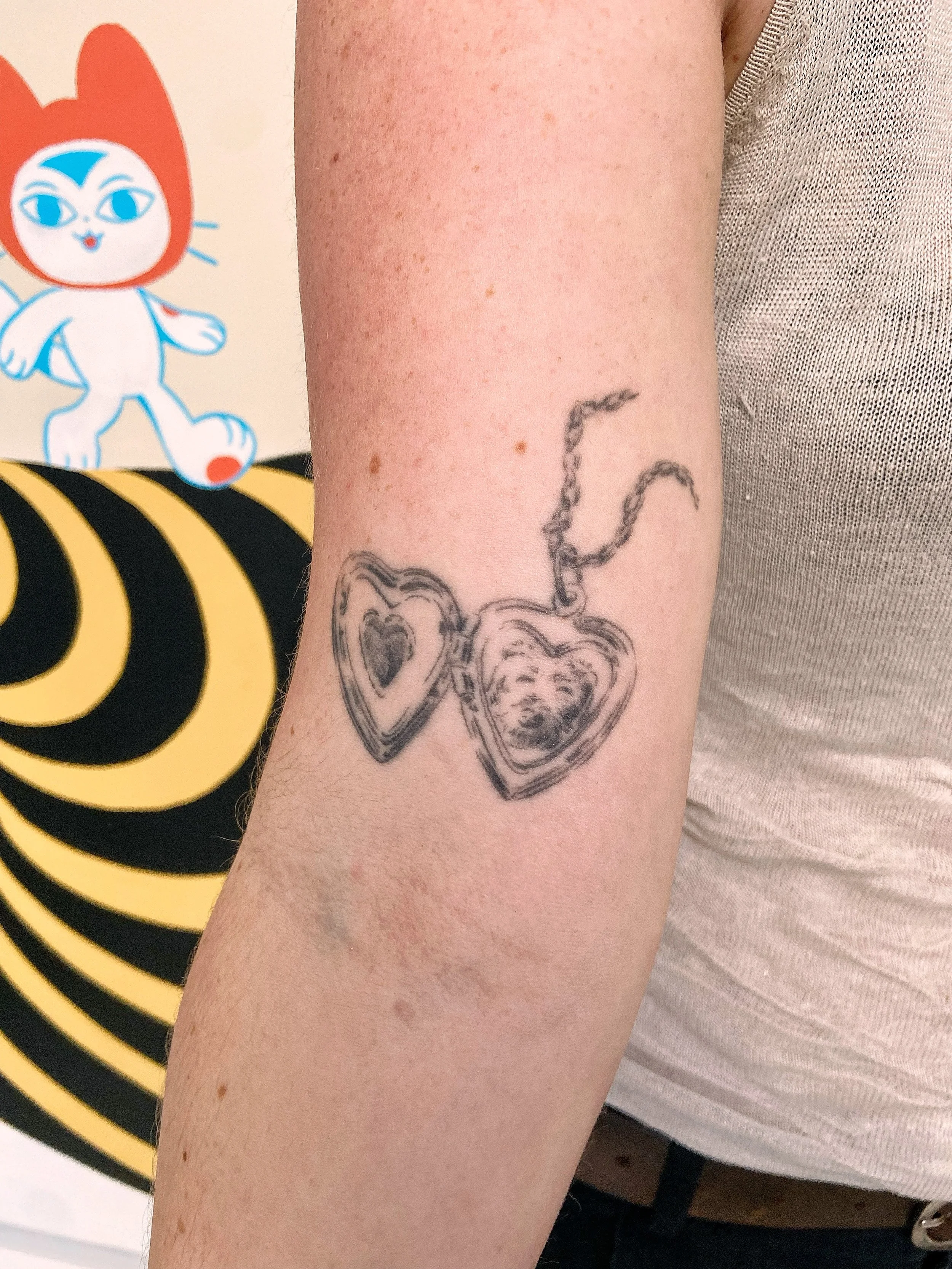 Forgot to post this also! Little healed custom locket, also with Indi 🤲🏽&hearts;️ thank you, thank you, Indi! Was this maybe two or so years old?
