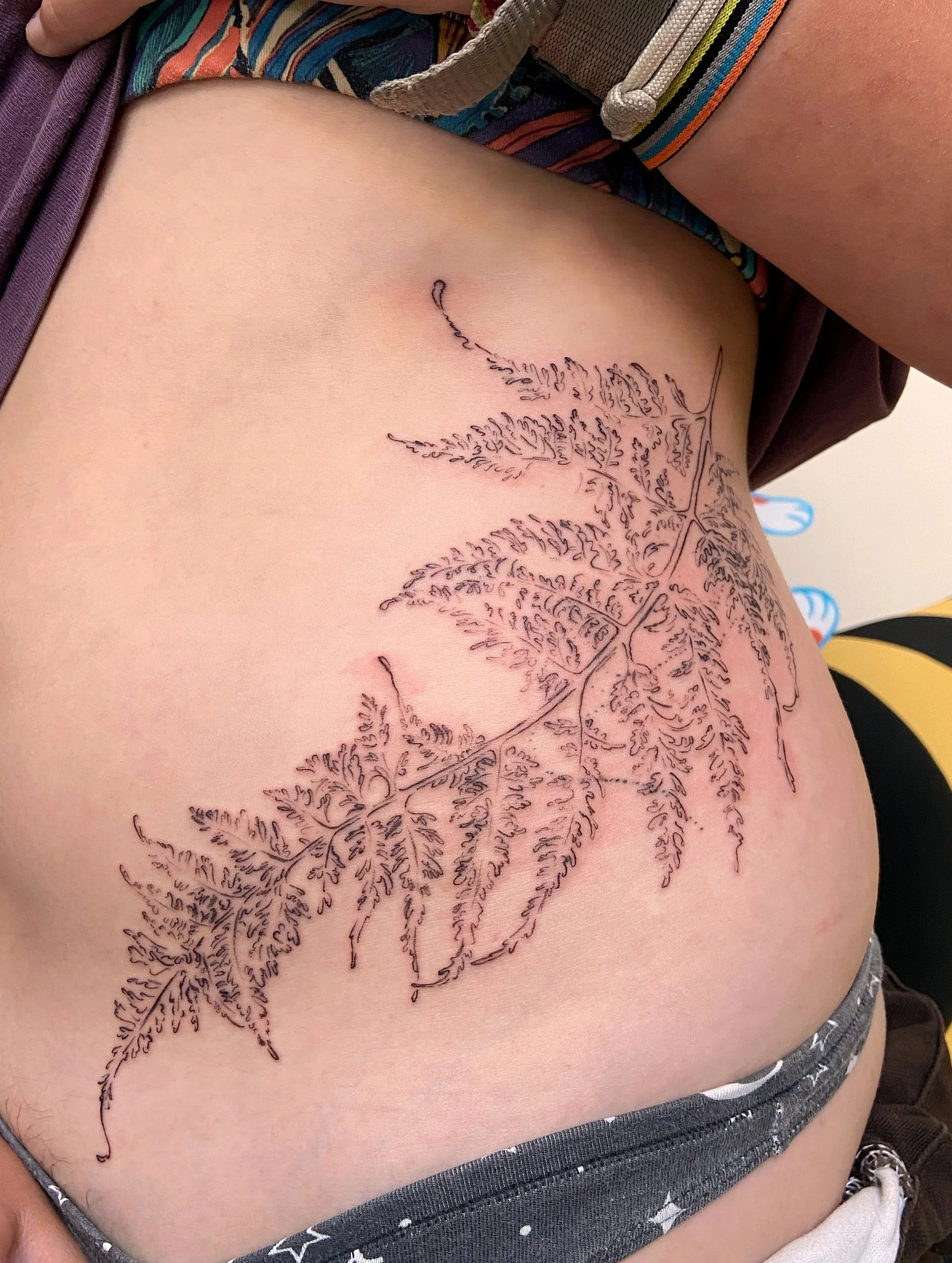 You were so tough, Amelie! Thank you thank you for your trust on this 🤲🏽&hearts;️ LOVE the placement LOVE the flow the size AAAUGH 🌿🌿🌿
.
Swipe for a closeup vid 📸