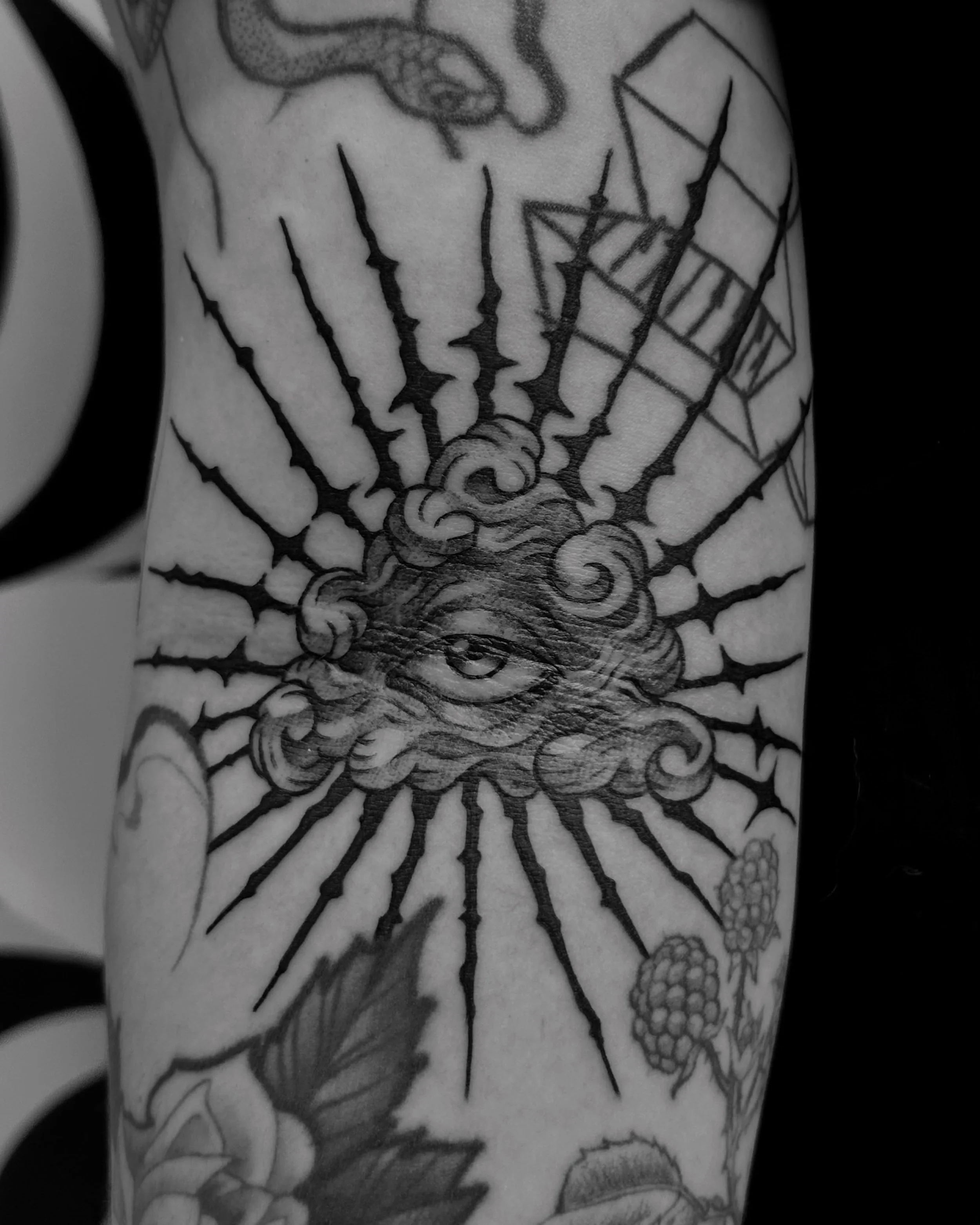 Eye of providence | for @morganeleanor666 
Thank you for the trust with this piece and letting me tattoo the ditch 🫡 
.
Made @buttercattattoo 
.
.
#blackandgreytattoo #illustrativetattoos #wellingtontattoo #tattooideas #tattoo