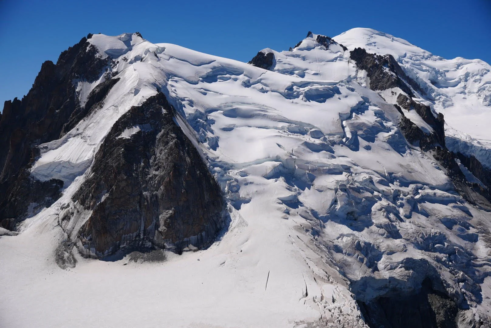 Photo of Mont Blanc on a sunny day