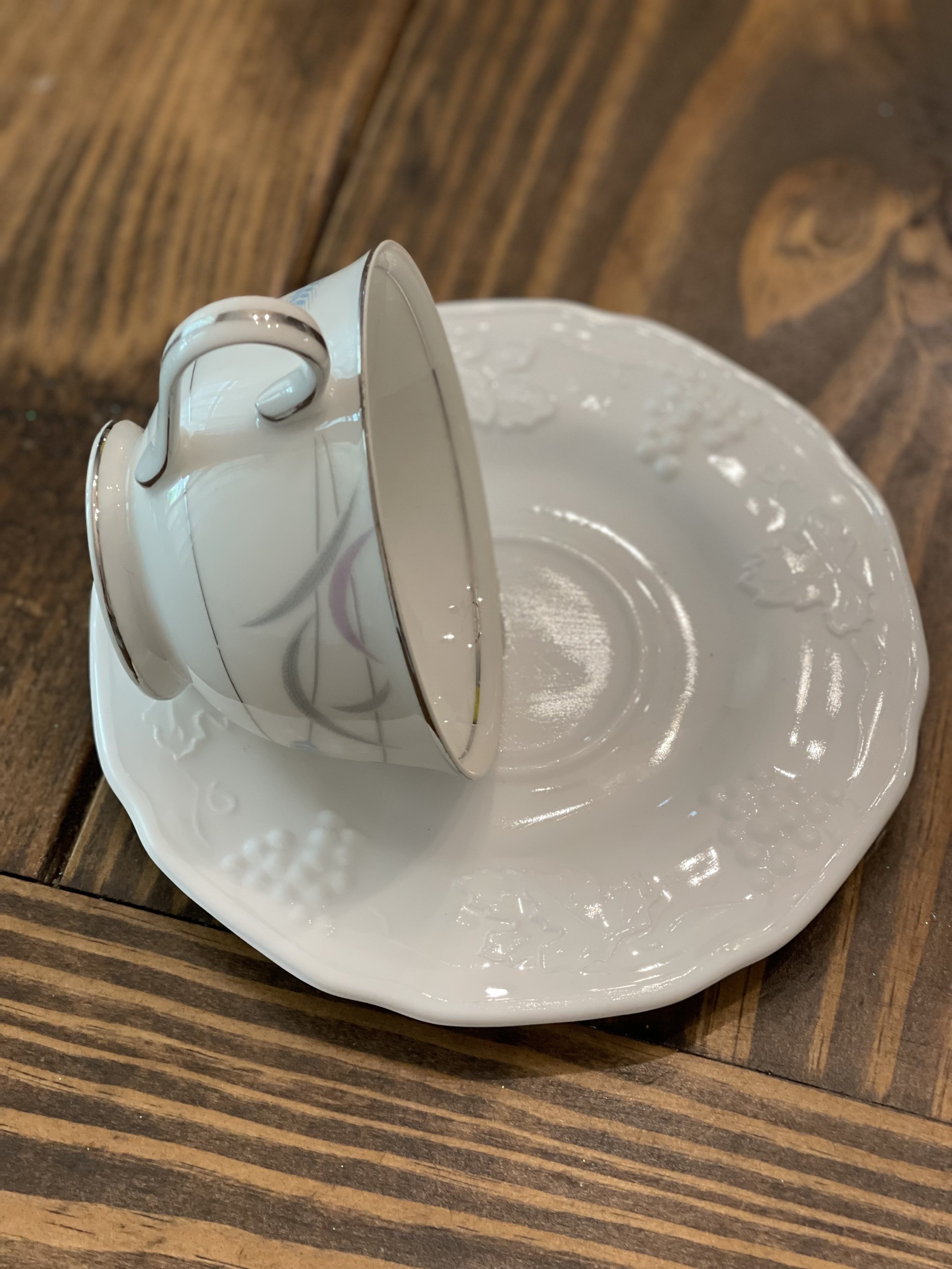 Sophisticated Serenity Tea Cup Feeder