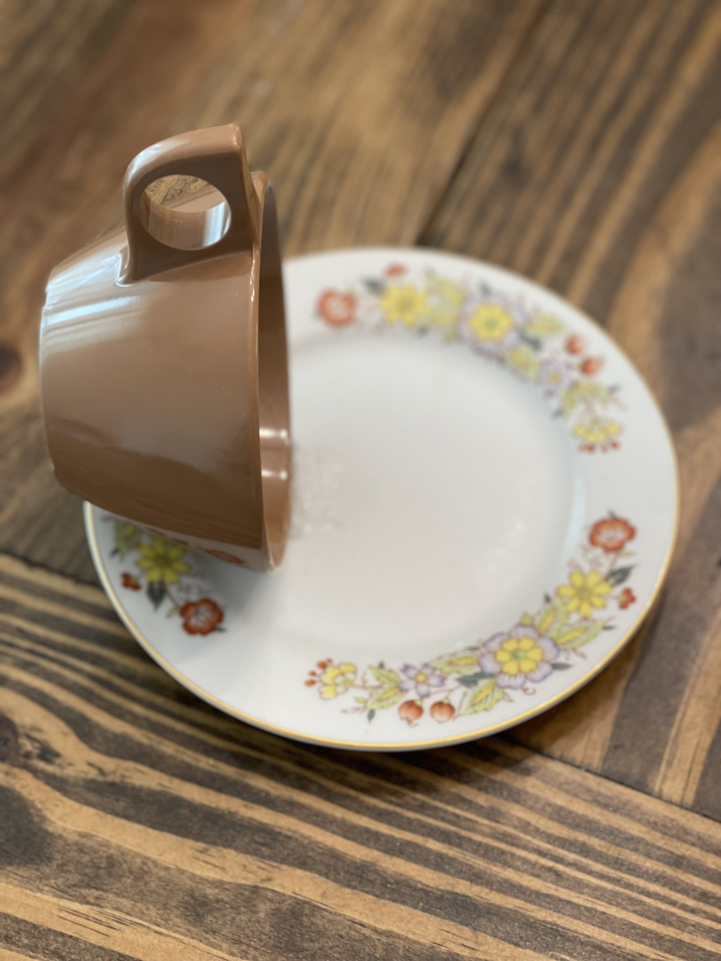 Charming Chateaux Tea Cup Feeder