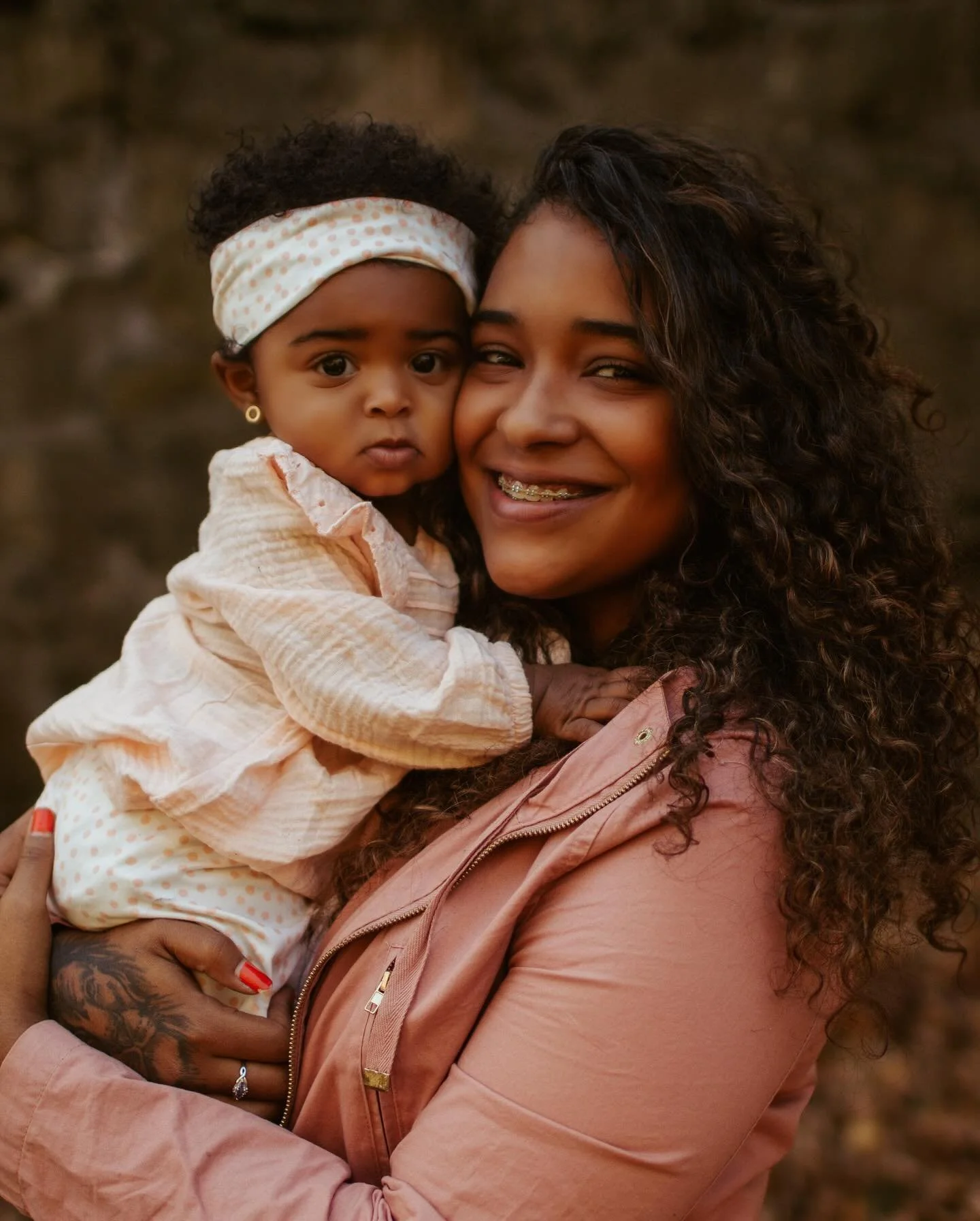 I love getting to capture the growth between years.π₯°
•
Swipe right to see then vs now! π
•
•
•
•
•
•
#familyphotoshoot #familyphotography #familyphotographer #family #photography #familyphotos #photographer #phot