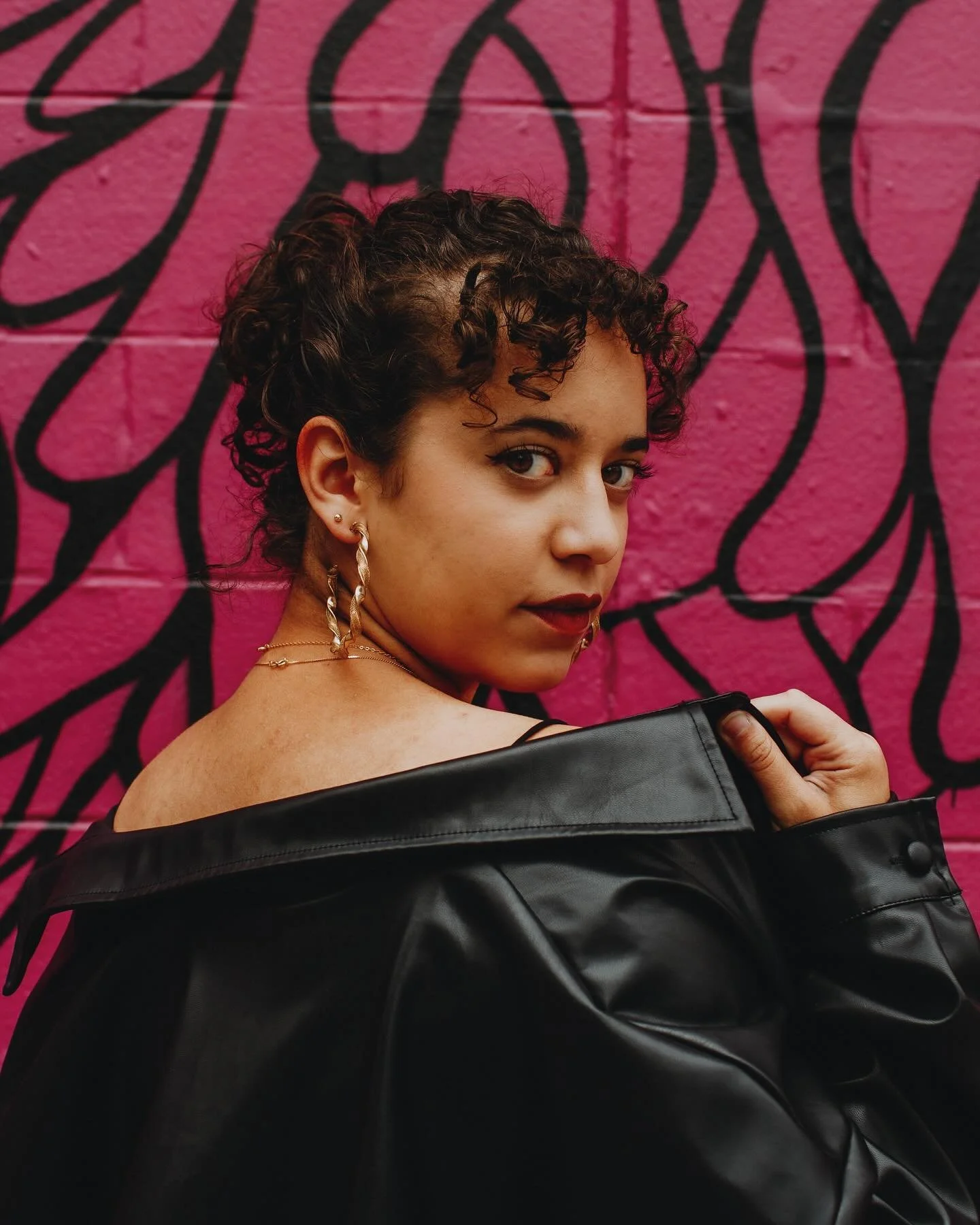 We found a dope wall in an alley & it was perfect for this fashion shoot π
•
•
•
•
#model #fashion #photography #love #style #instagood #photooftheday #beauty #instagram #beautiful #like #follow #photo #art #photoshoot #picof