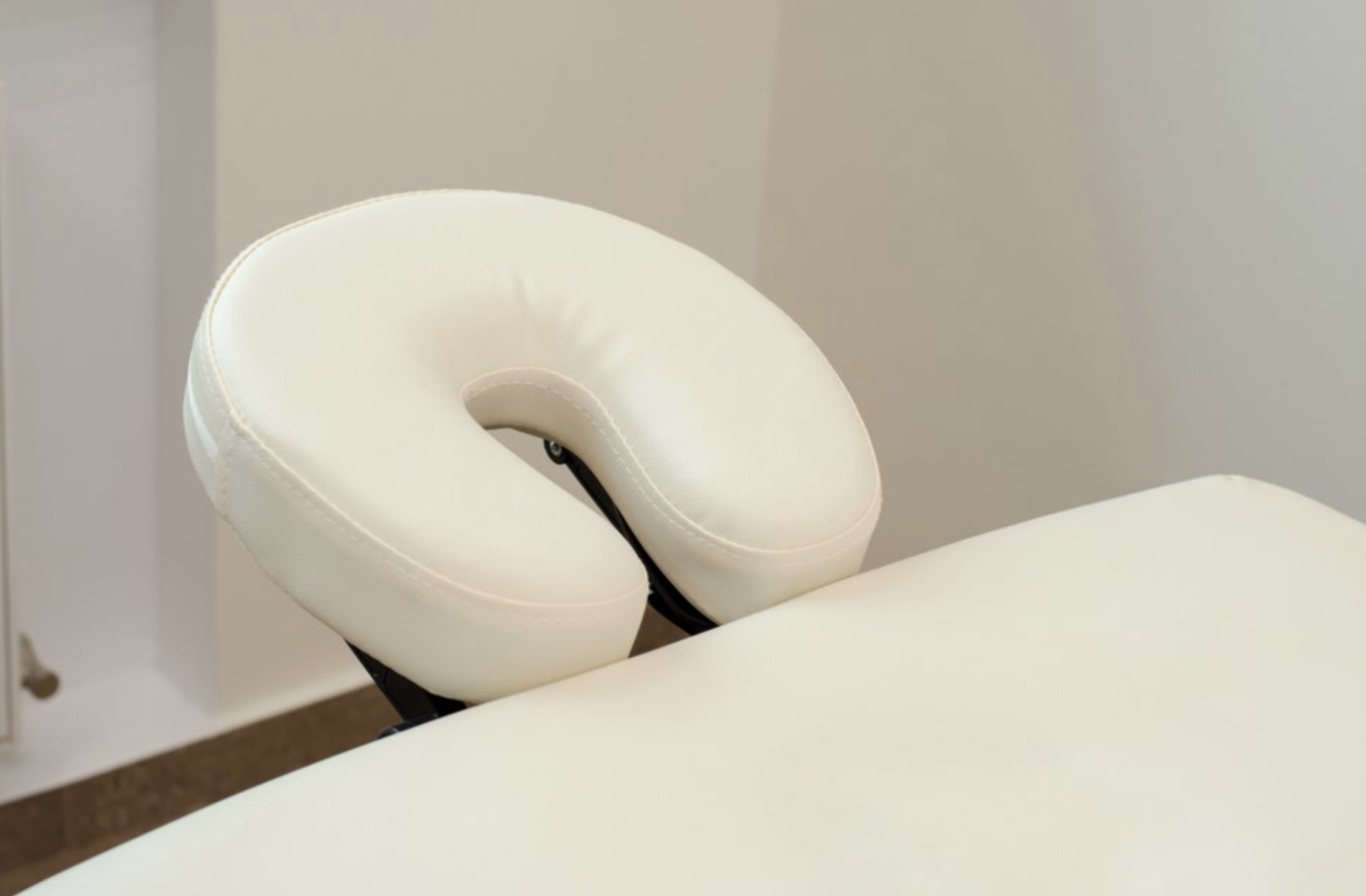 Massage Table.png