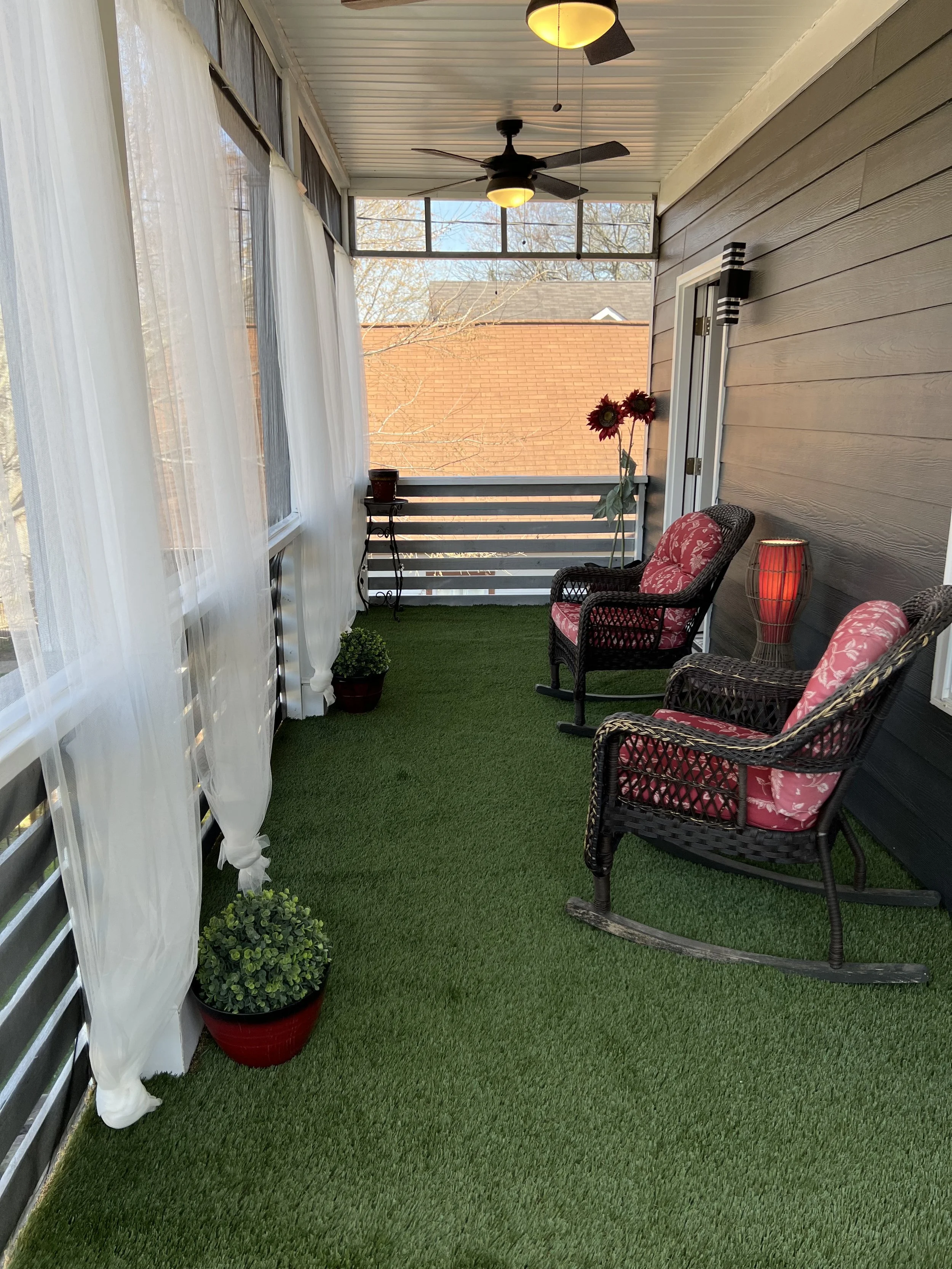 Upper Front porch 2.jpeg