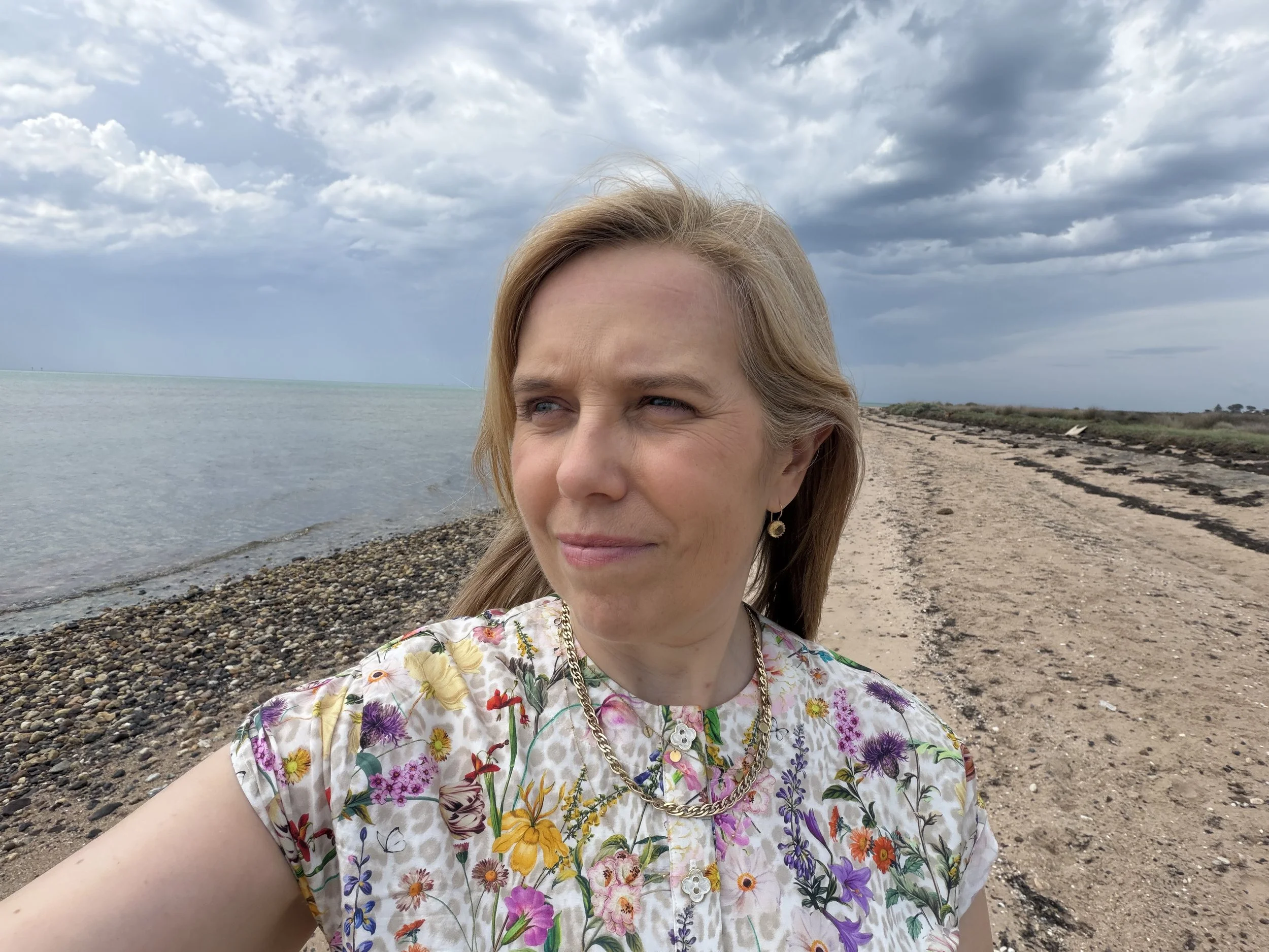 Suzie Thoraval  at the beach. Leadership Coach. Adaptive stability adaptive leadership