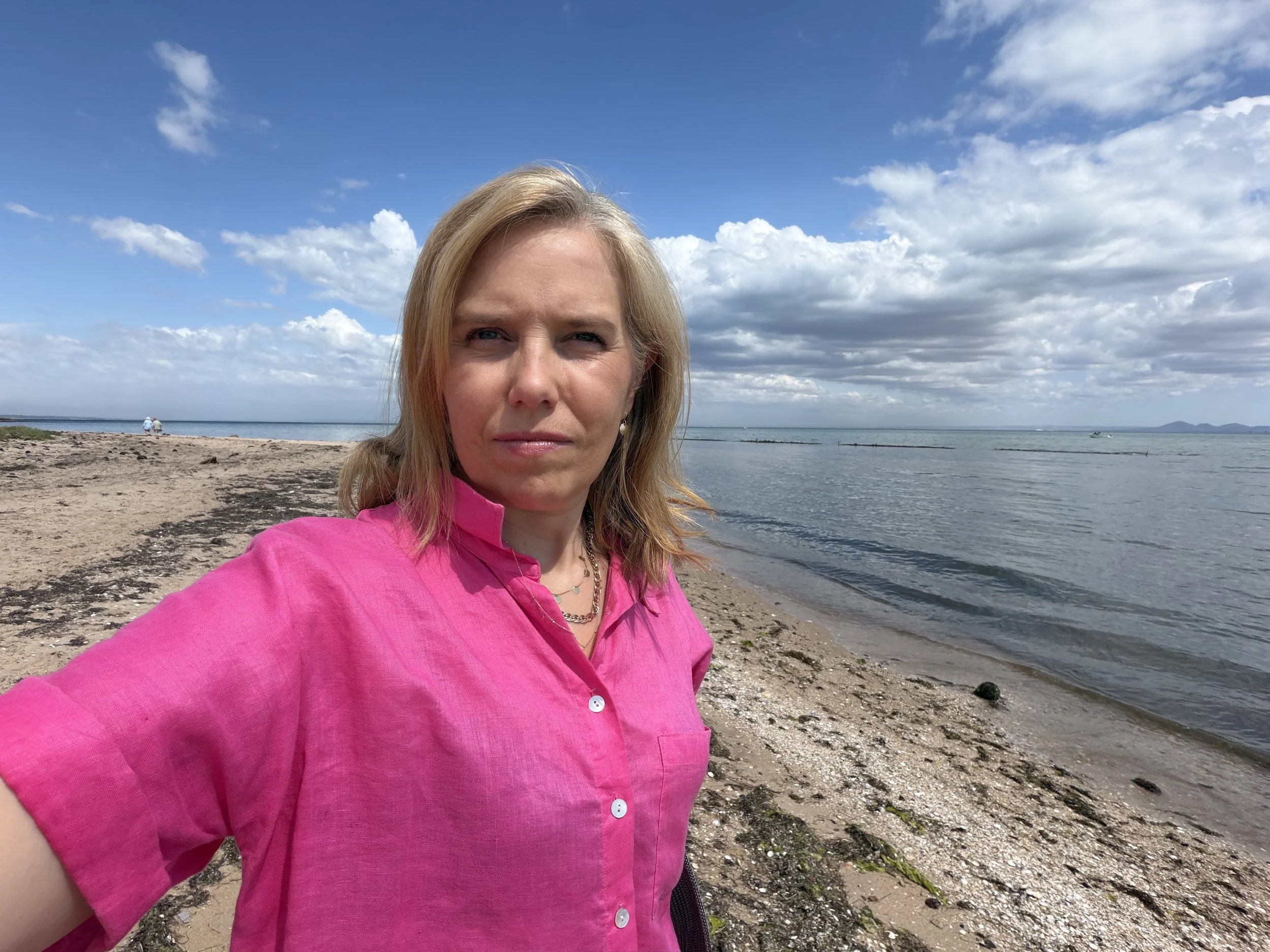 Suzie Thoraval on a beach, leadership coaching, adaptive stability, adaptive leadership