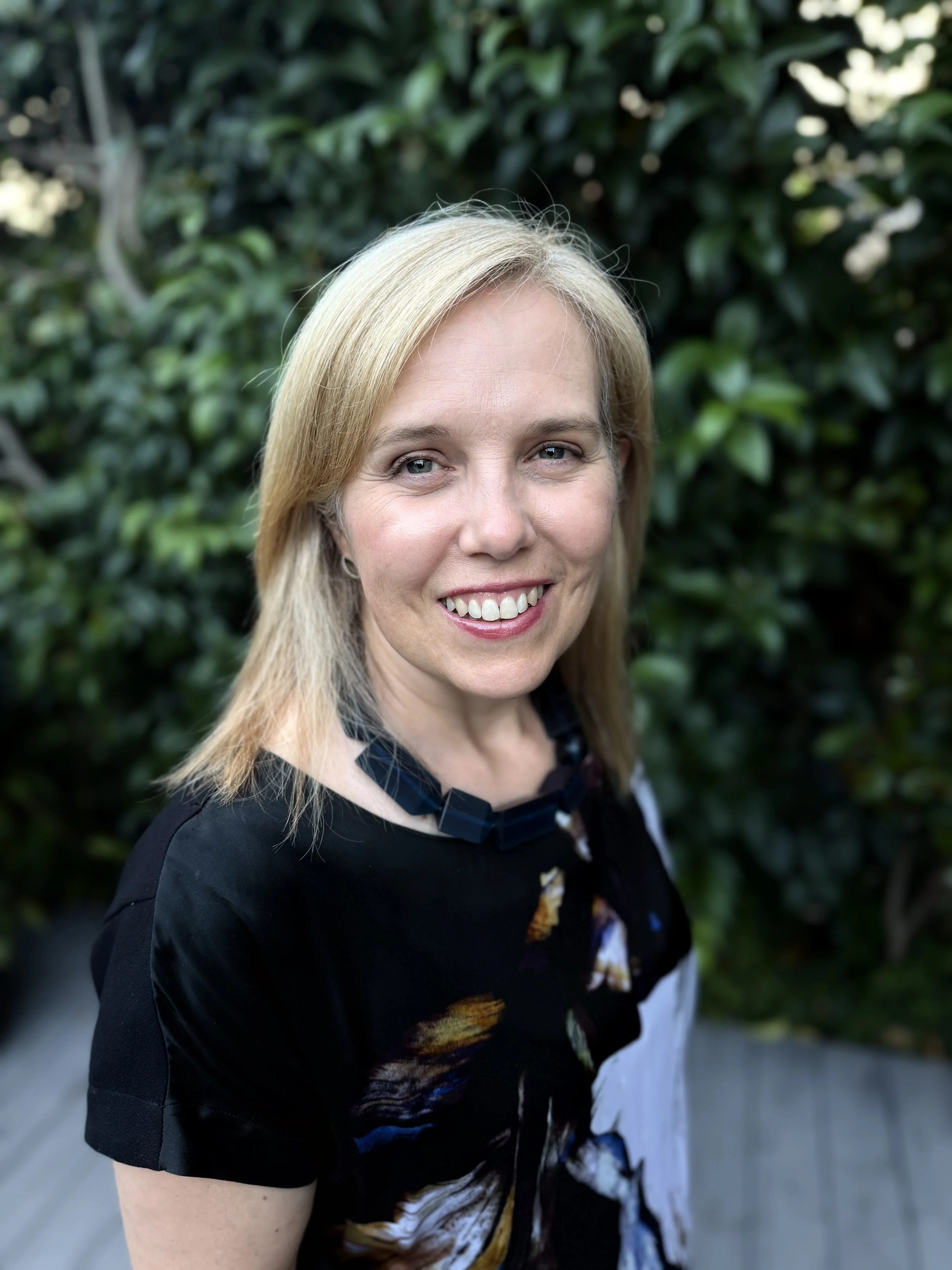 Suzie in a black dress, adaptive leadership, suzie thoraval, adaptive stability, adaptive leadership, leadership coaching