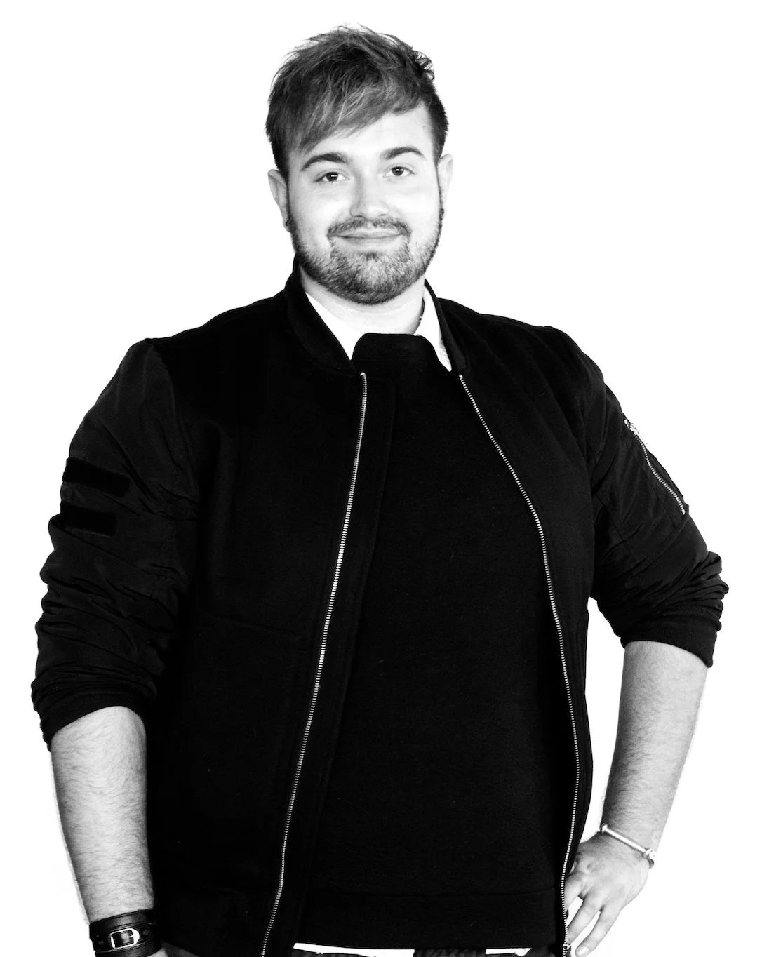 Jerrette is a wave, curl and coil specialist in Kalispell, Montana.  Also specializing in shags, long hair, wolf cuts and lived in hair color and balayage. Winner of Best Hairstylist in Kalispell and Flathead County.