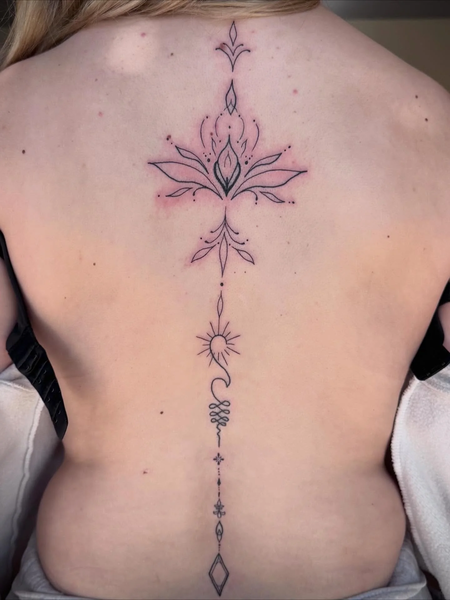 Beautiful back piece I got to do! 🌿✨
.
.
.
.
.
#olympia #olympiatattooartist #olympiawa #tacoma #tacomatattooartist #tacomawa #seattle #seattletattooartist #seattlewa #finelinetattooartist