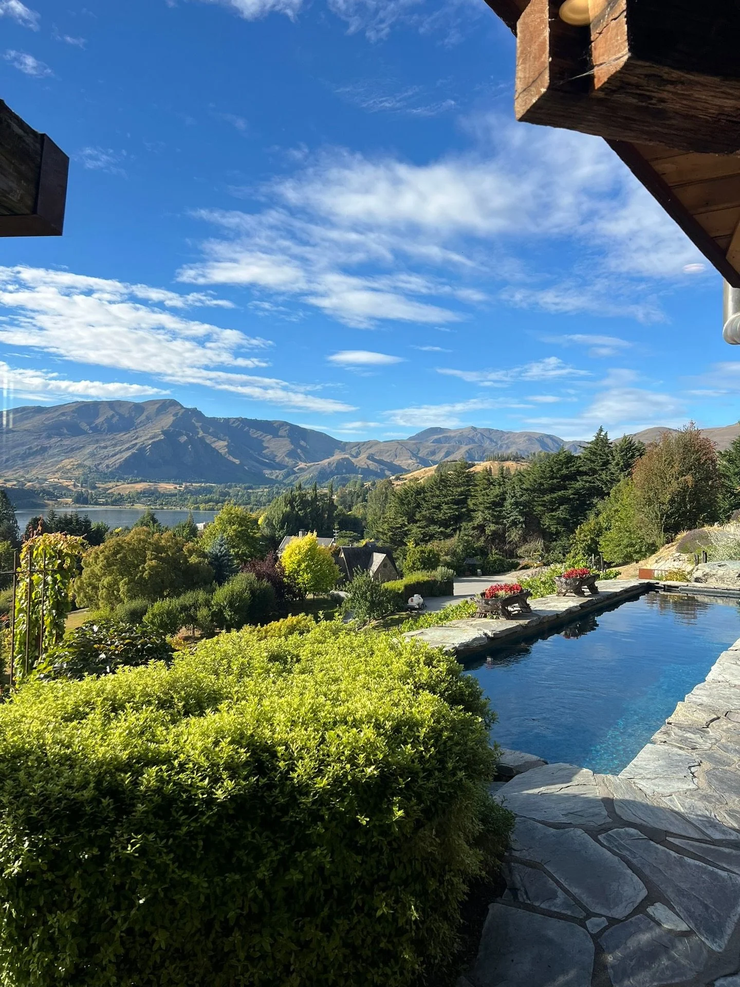 A place where nature takes centre stage, Queenstown is pure drama, beauty, and elegance all in one. 🏔️✨

For our clients, this was a journey of contrasts: peaceful mornings overlooking Lake Wakatipu, afternoons exploring untouched landscapes, and ev