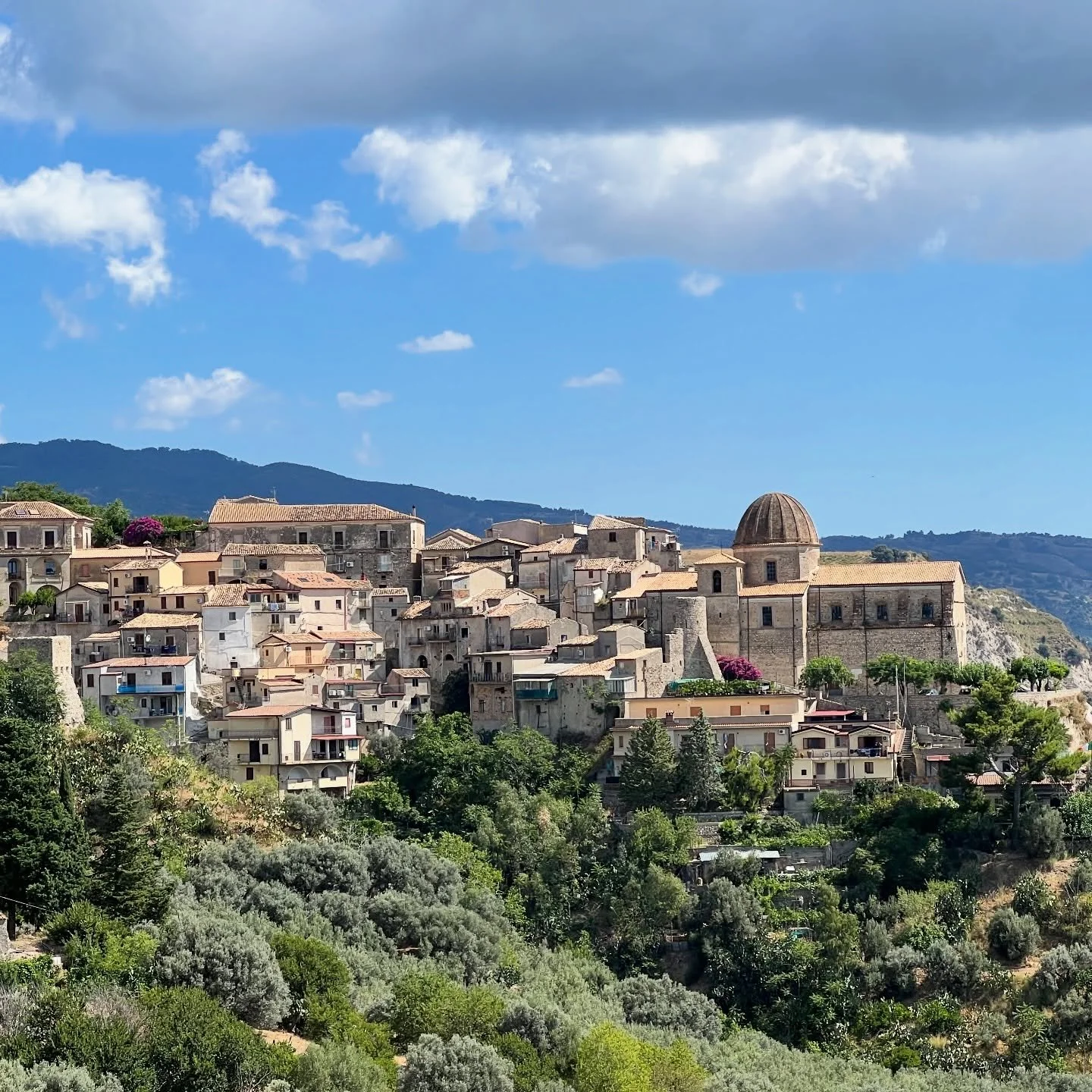 Stilo, a Calabrian town perched in the mountains is one of the many reasons to go off the beaten path in Italy 🇮🇹

#calabria #italy #stilo #jakunatravel