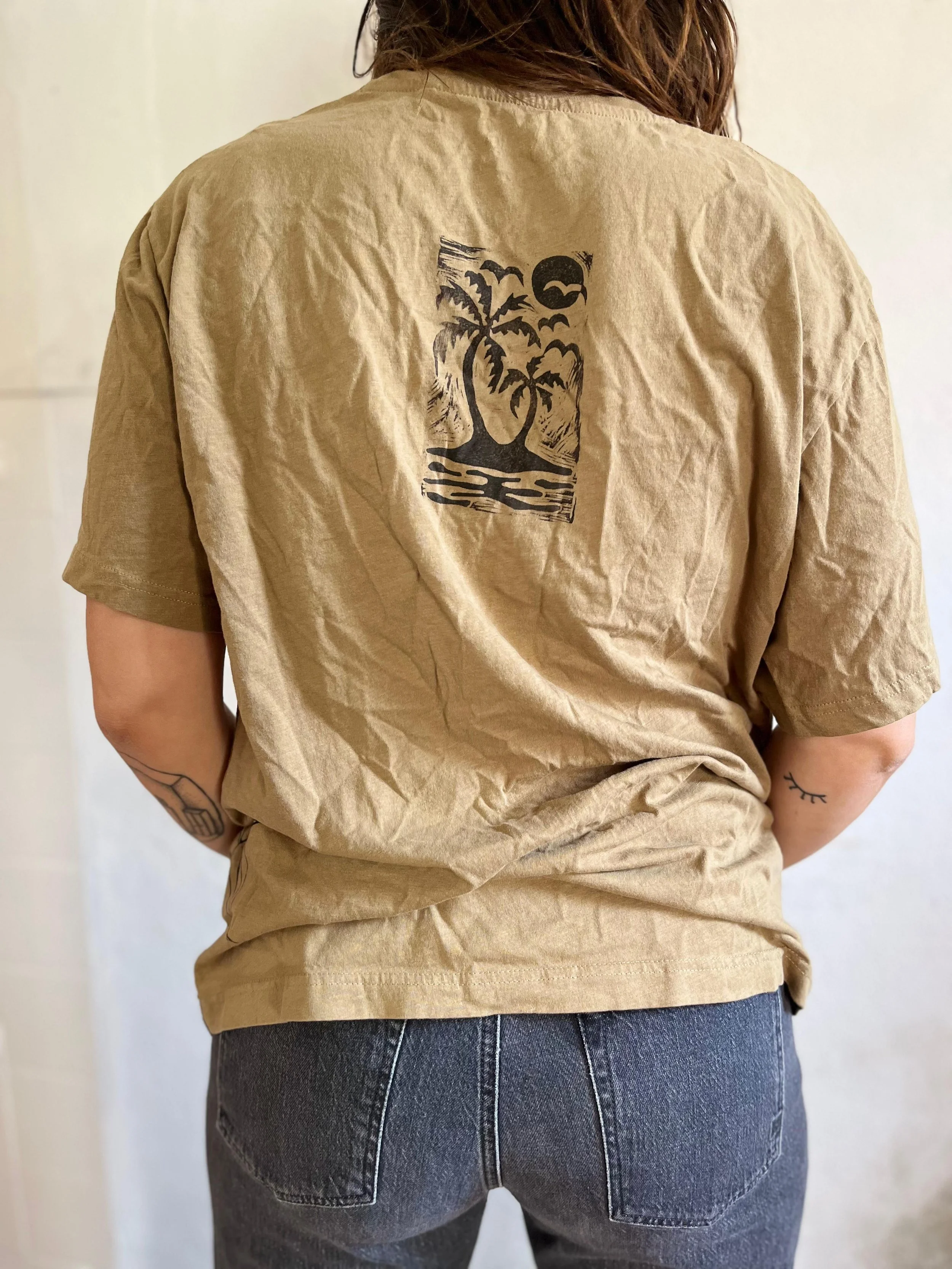 Organic Cotton T-Shirt – Dolphin (L) (2).jpg