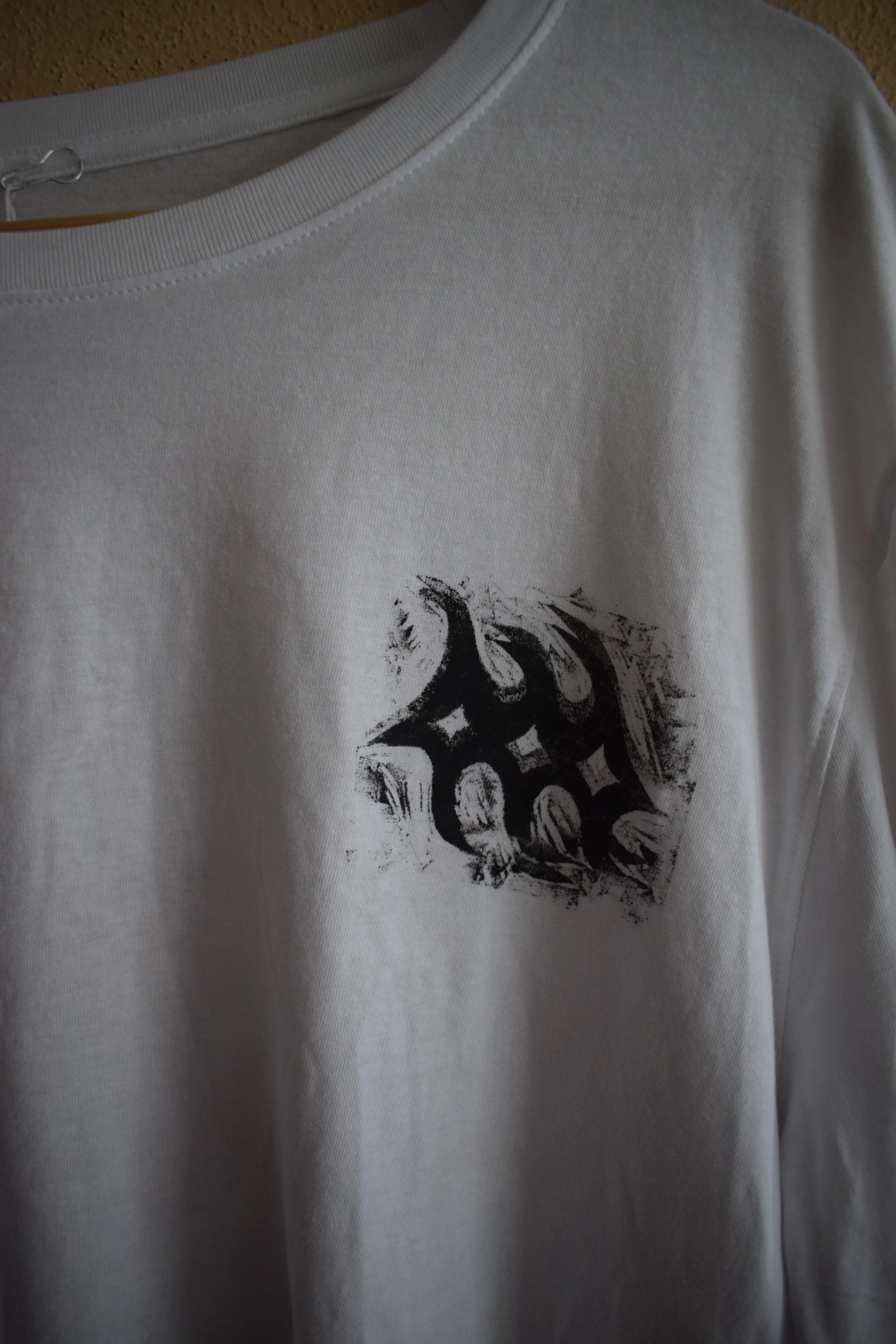 Longsleeve Island White5.JPG