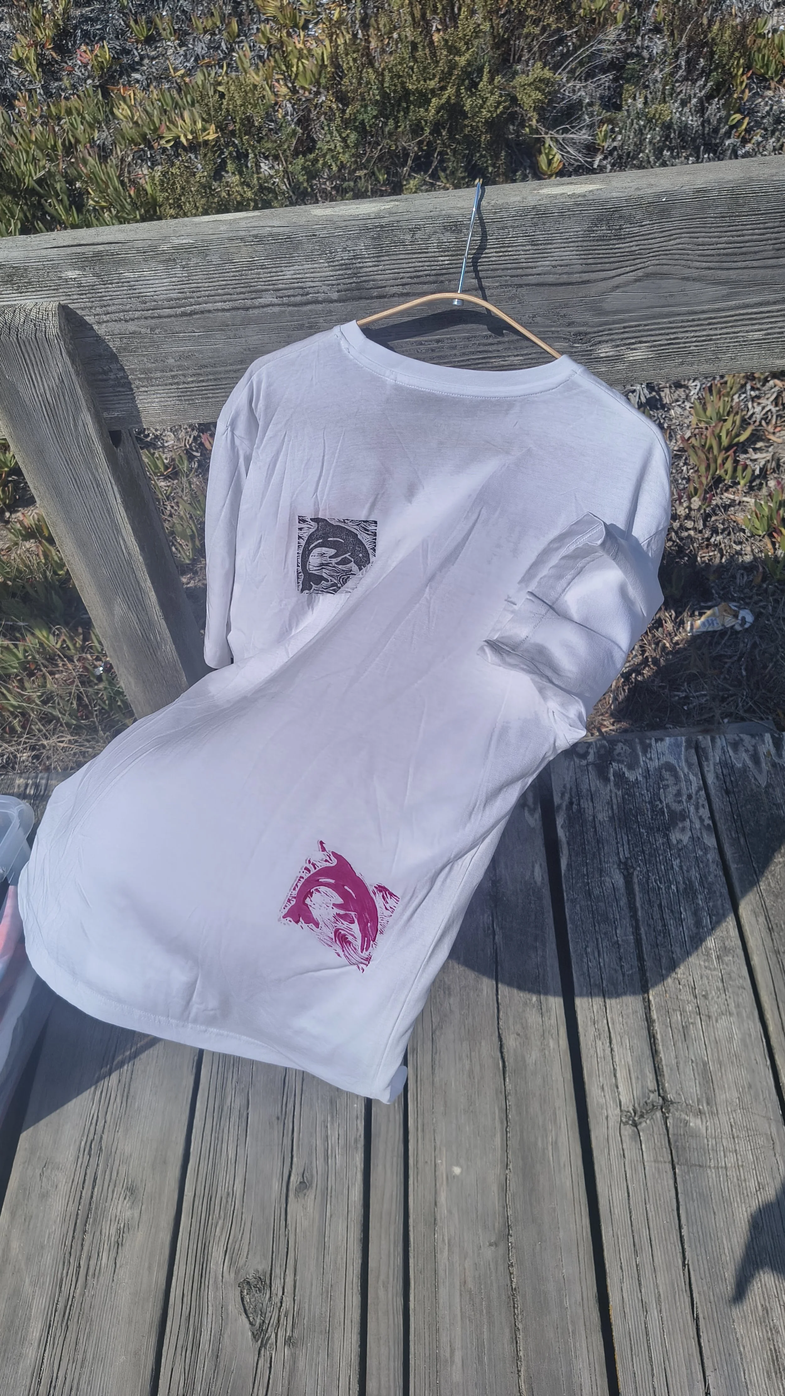 Dolphin white red.jpg