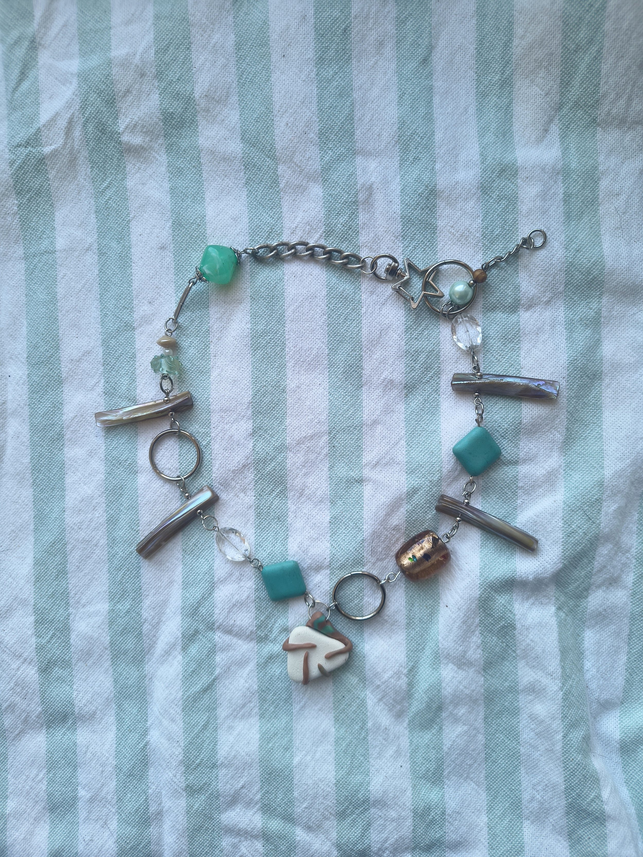 Poke & Hug necklace