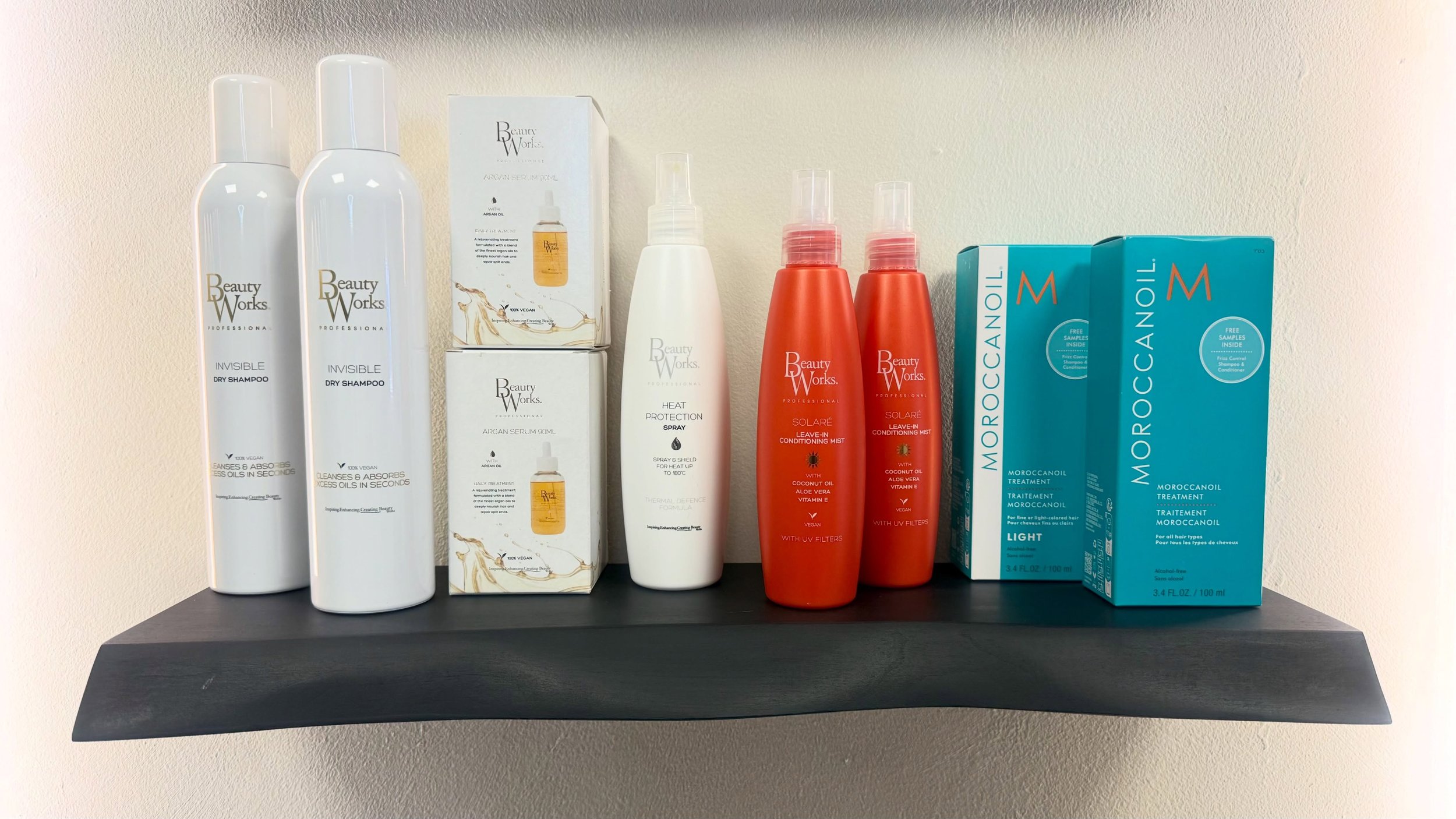 HOLIDAY HAIR CARE READY?? 🌴🌞🌺✨

Whether you&rsquo;ve got extensions or natural hair, keeping your hair hydrated, protected &amp; frizz-free on holiday is SO important 

These are some of my fav products to help protect your hair from sun, heat, se
