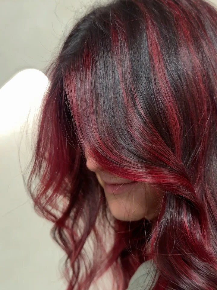 red melted balayage 😍😍😍

lush to do a change!! what a beautiful vibrant blend - still keeping that natural root colour for a longer maintenance 

*with vibrant colours, the main maintenance would be to re-tone the mid - ends* my client here uses t