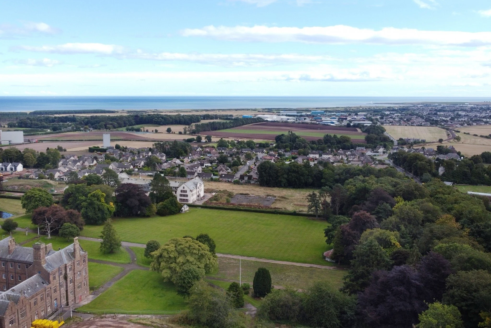 If you are looking for a gardener or garden maintenance in Hillside then the best company to call is Oak & Sparrow. They provide the best service and provide all garden maintenance services.