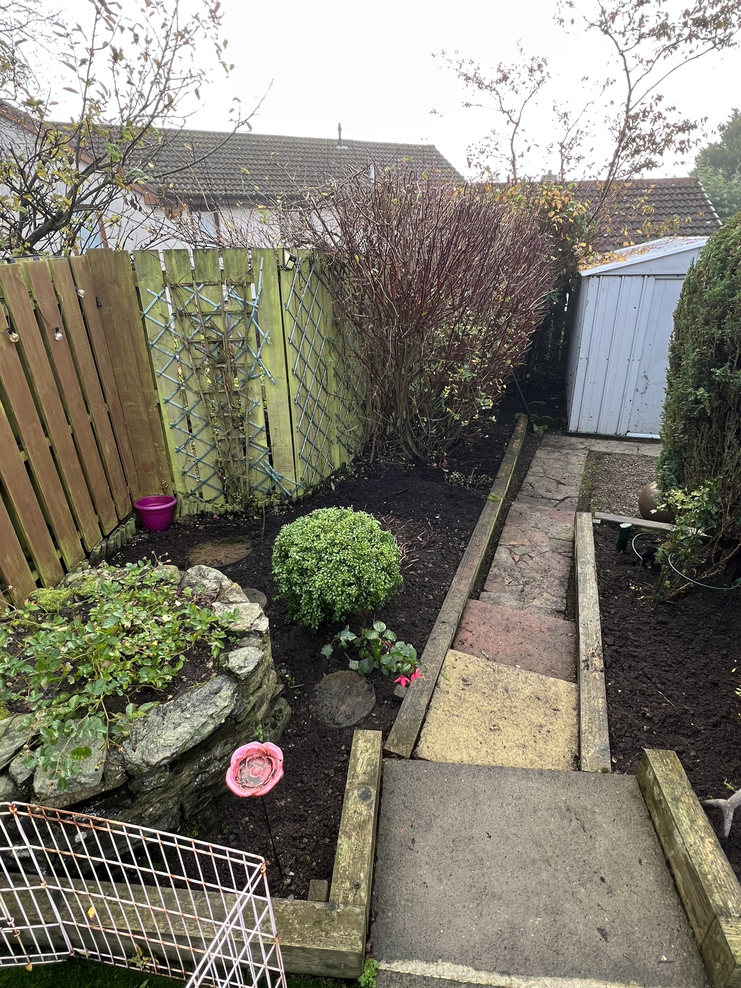 This customer in Portlethen has a small garden and needed help clearing weeds. Oak & Sparrow provided an excellent service clearing weeds and tidying up their garden.