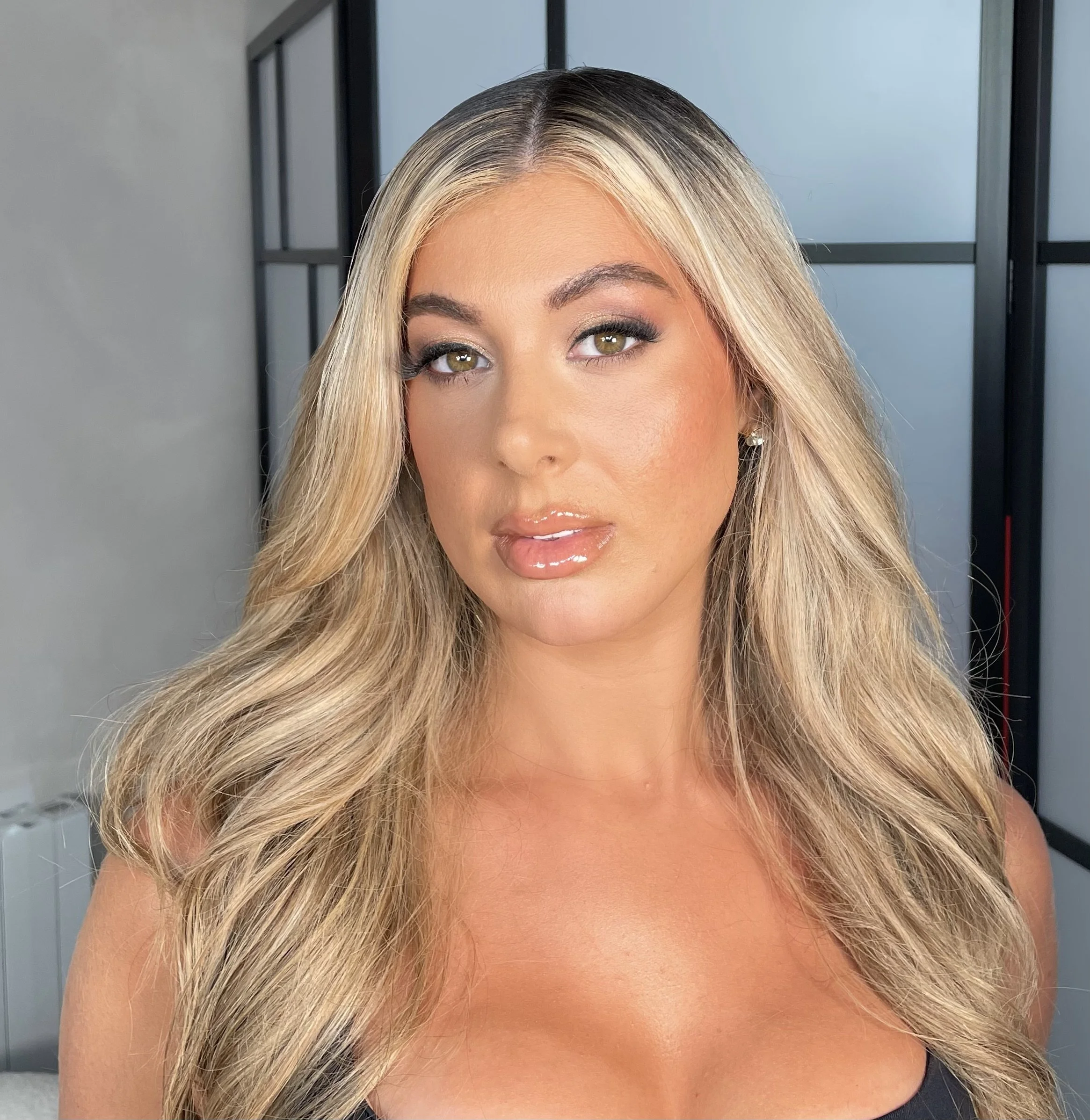 The Reign of Bronzy Makeup: Your Go-To Summer Glow Look