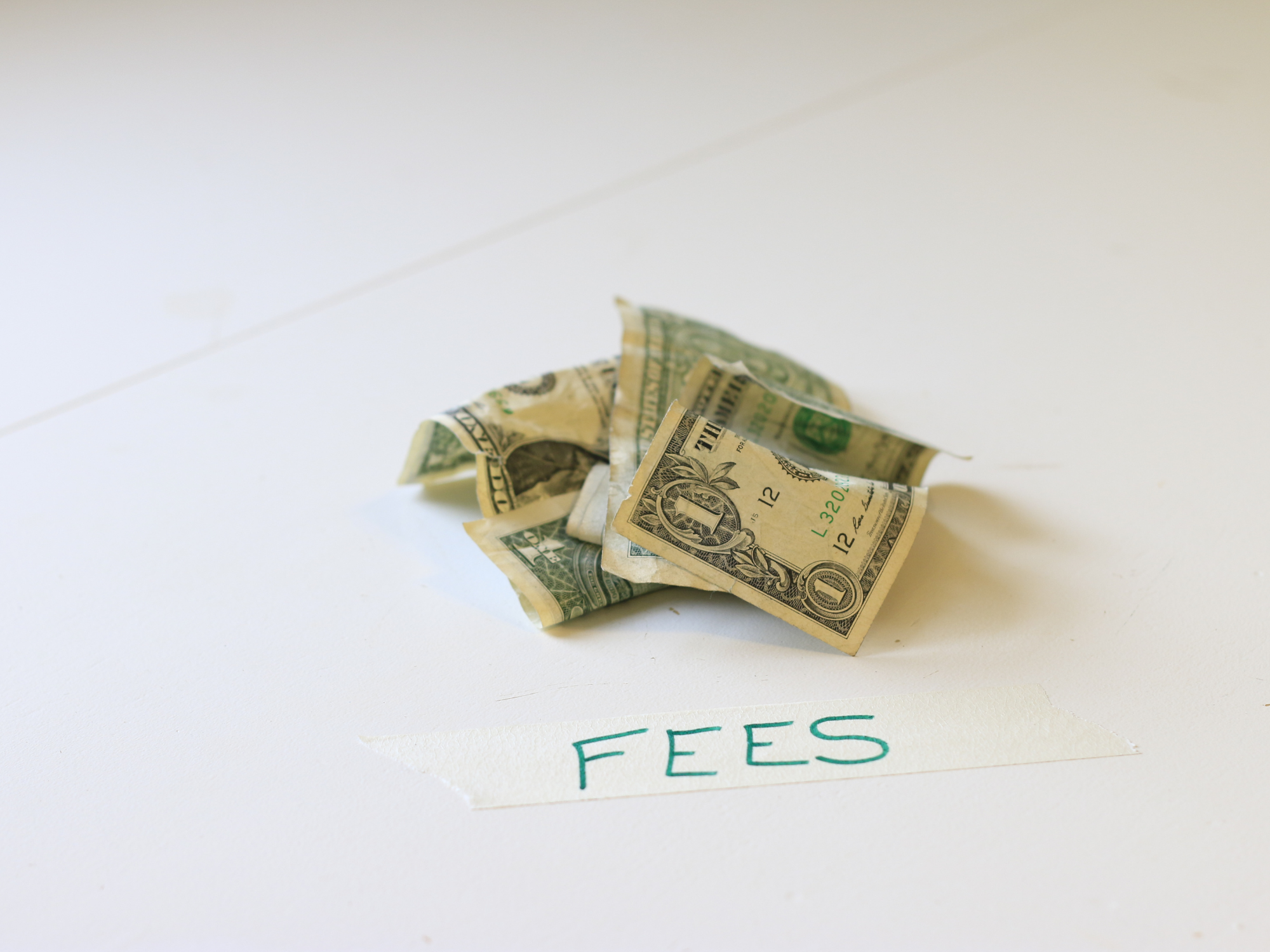 7 ways to avoid losing money with bank fees