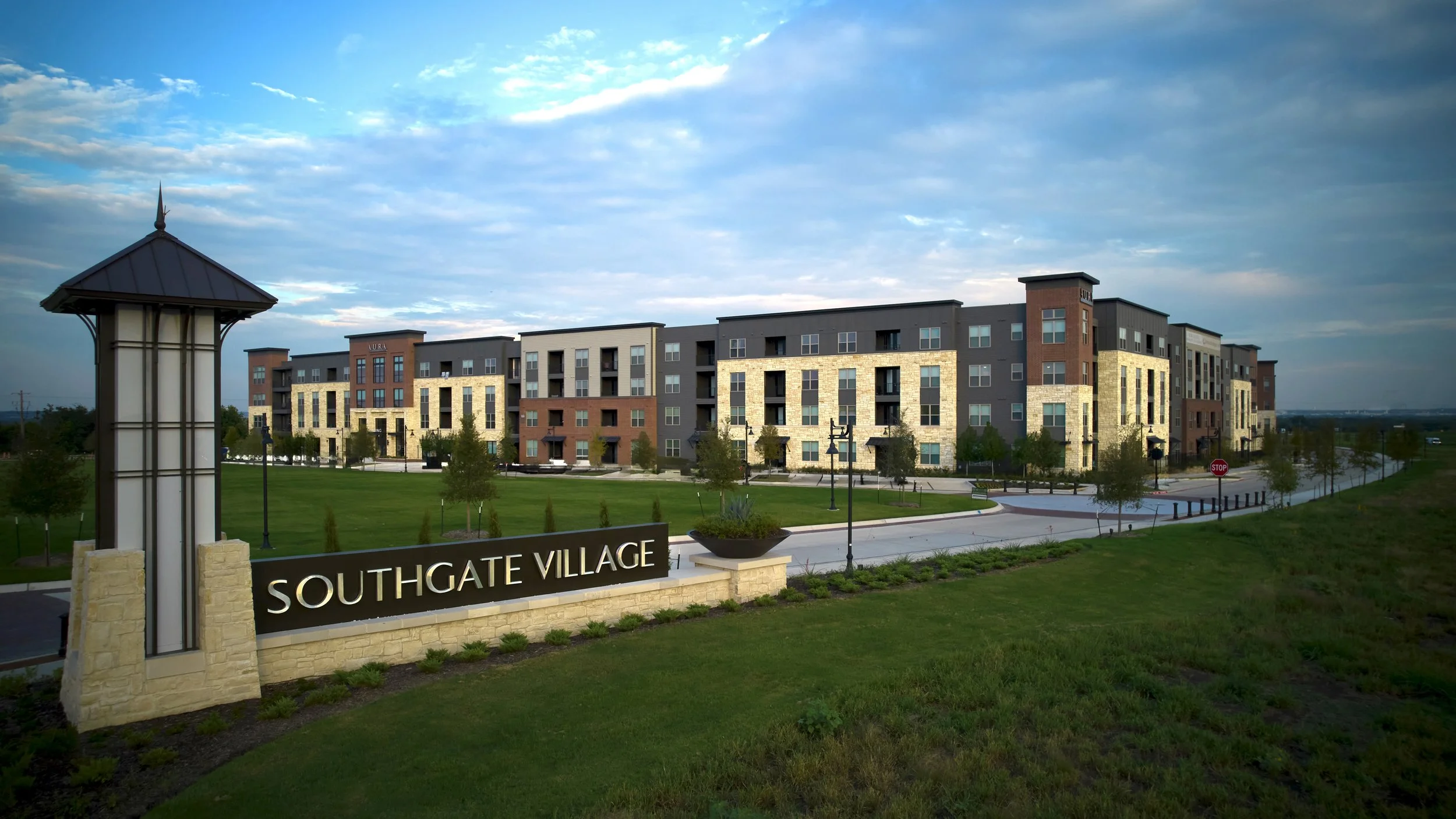 South Gate Luxury Apartments / Midlothian, TX