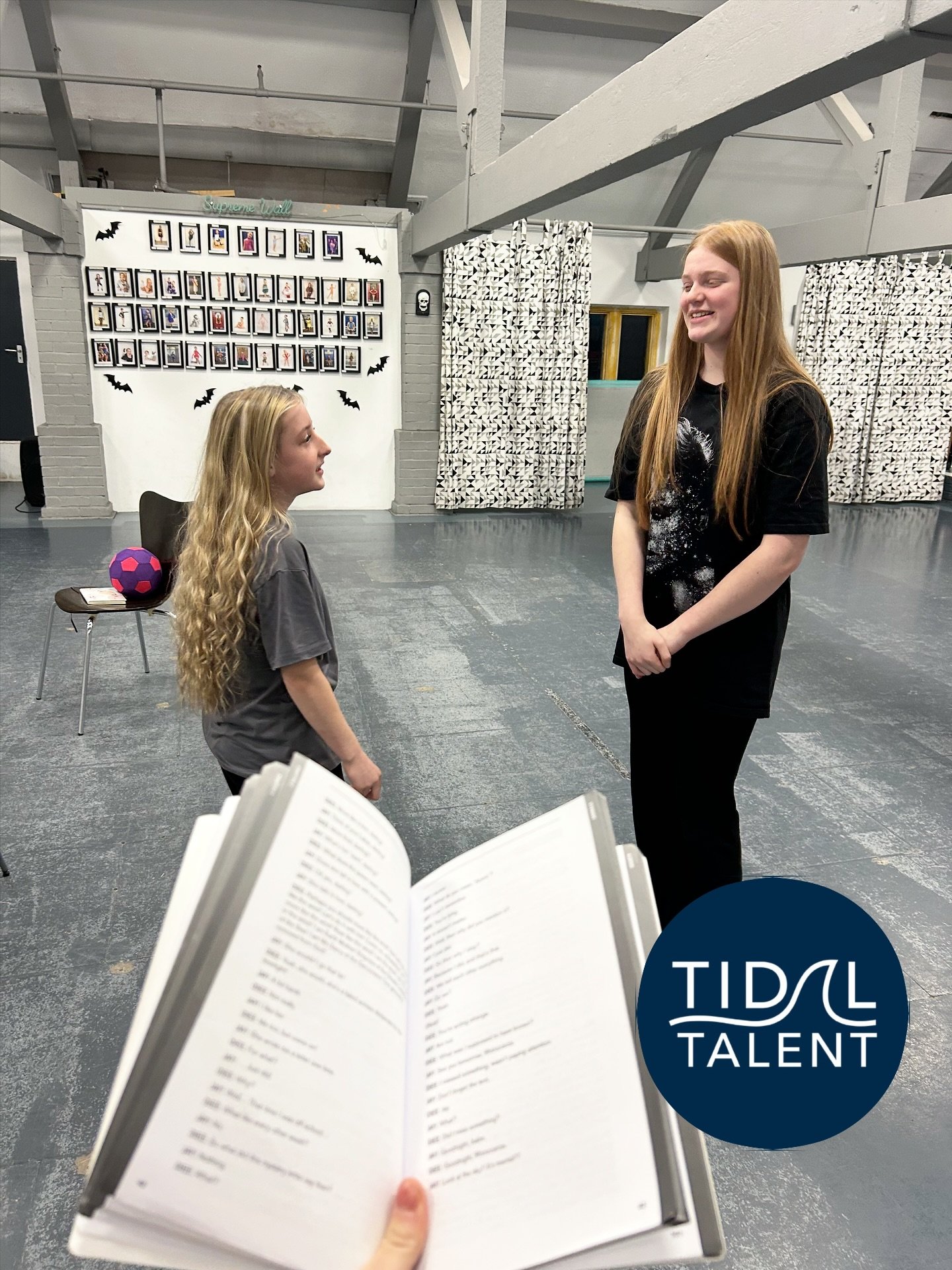 A gorgeous session full of laughter, playfulness and big characters! Amelia and Sarah make such a brilliant duo, can&rsquo;t wait to see this duologue develop and hold its liveness in the space 🌊

#tidaltalent #actingcoaching #drama #theatre #traini