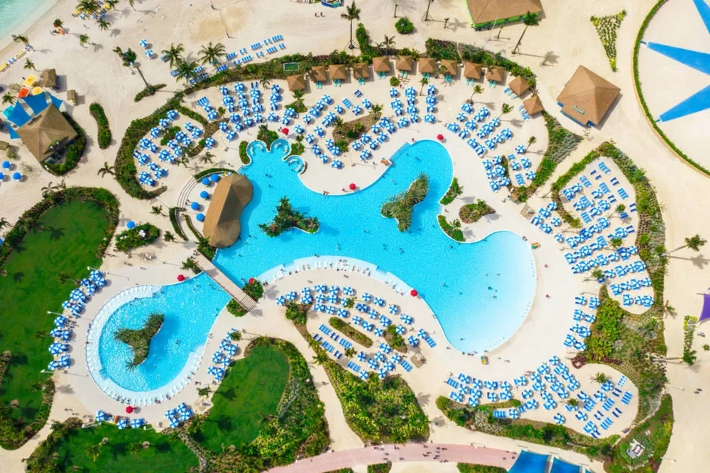 Oasis Lagoon freshwater pool at Perfect Day at CocoCay